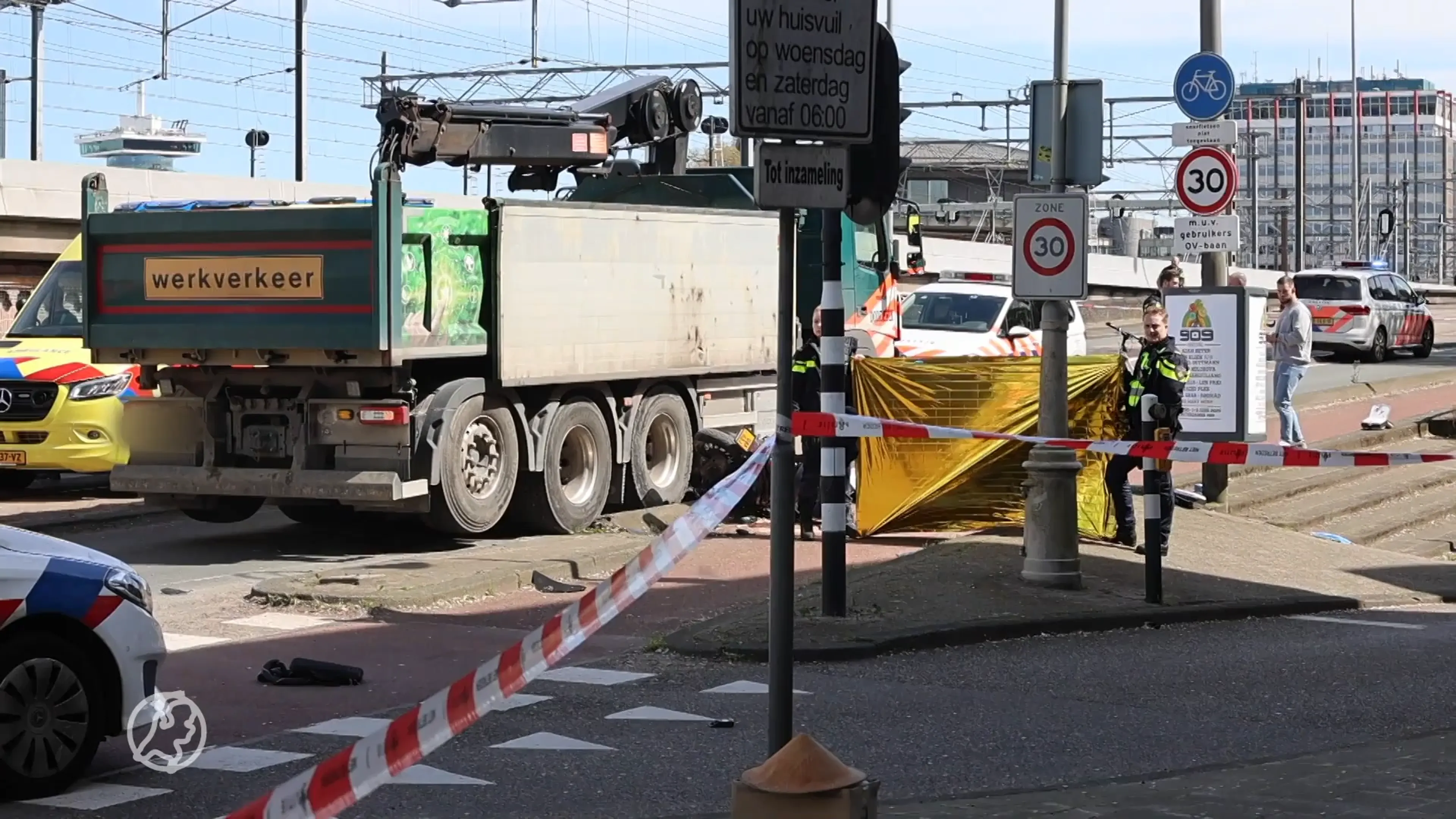 Dodelijk slachtoffer ongeluk met vrachtwagen Amsterdam is 16-jarige jongen