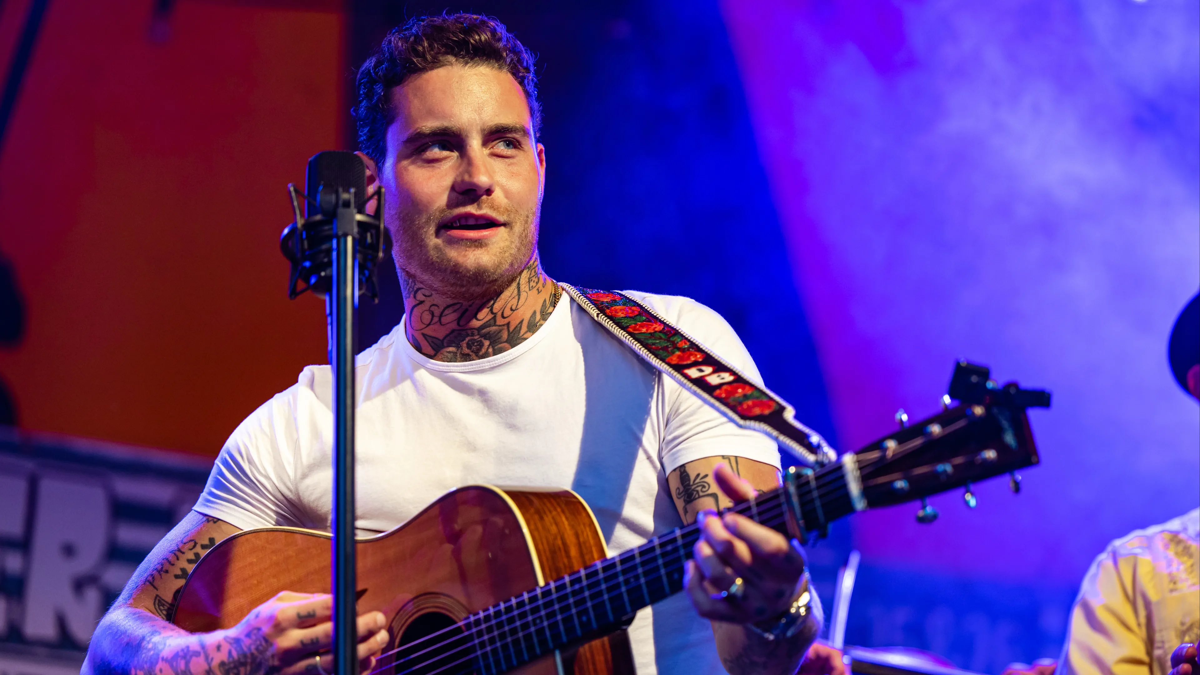 Douwe Bob weer thuis na behandeling in kliniek voor alcoholverslaving