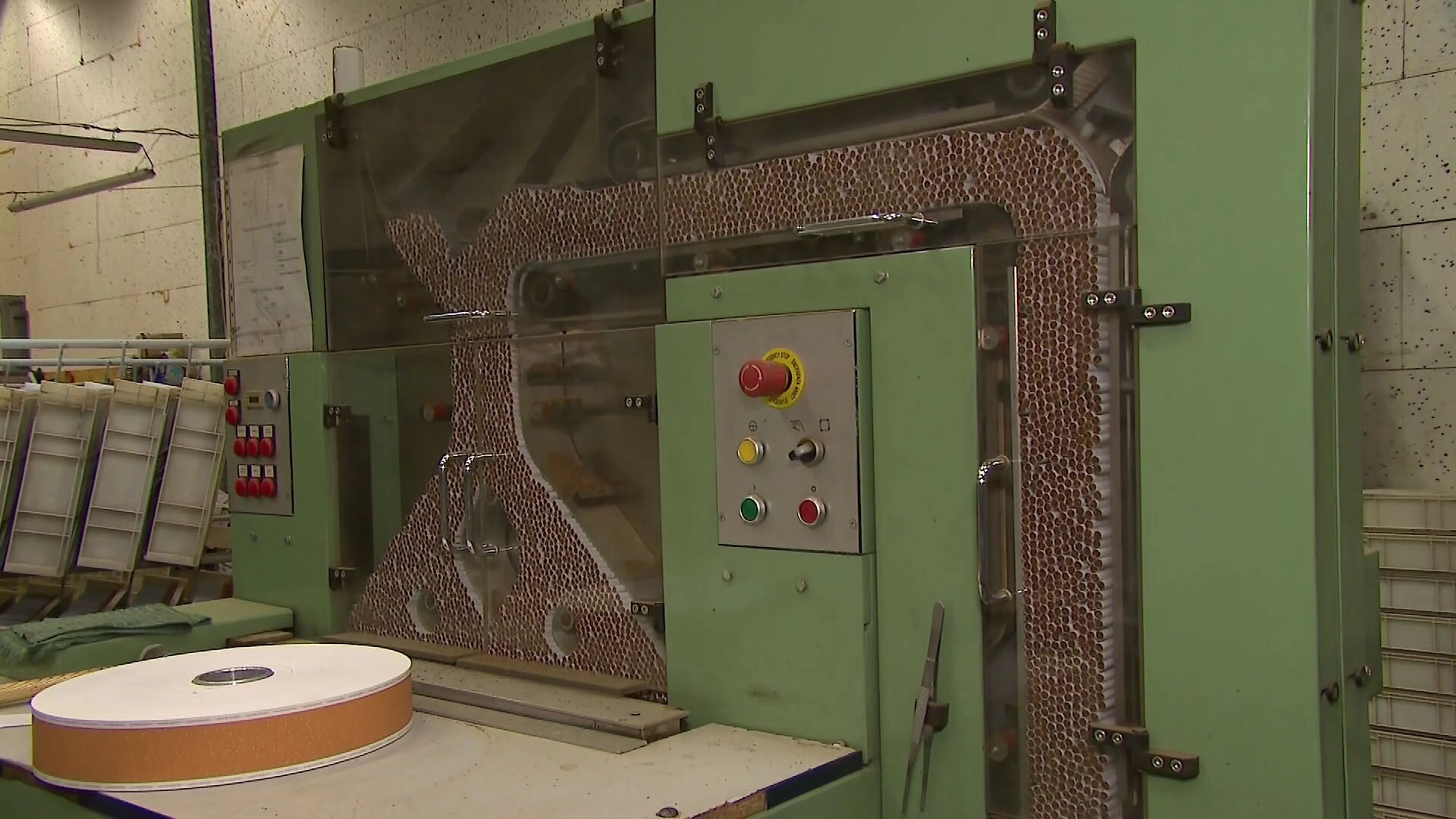 Grootste illegale sigarettenfabriek ooit ontdekt in Limburgse loods