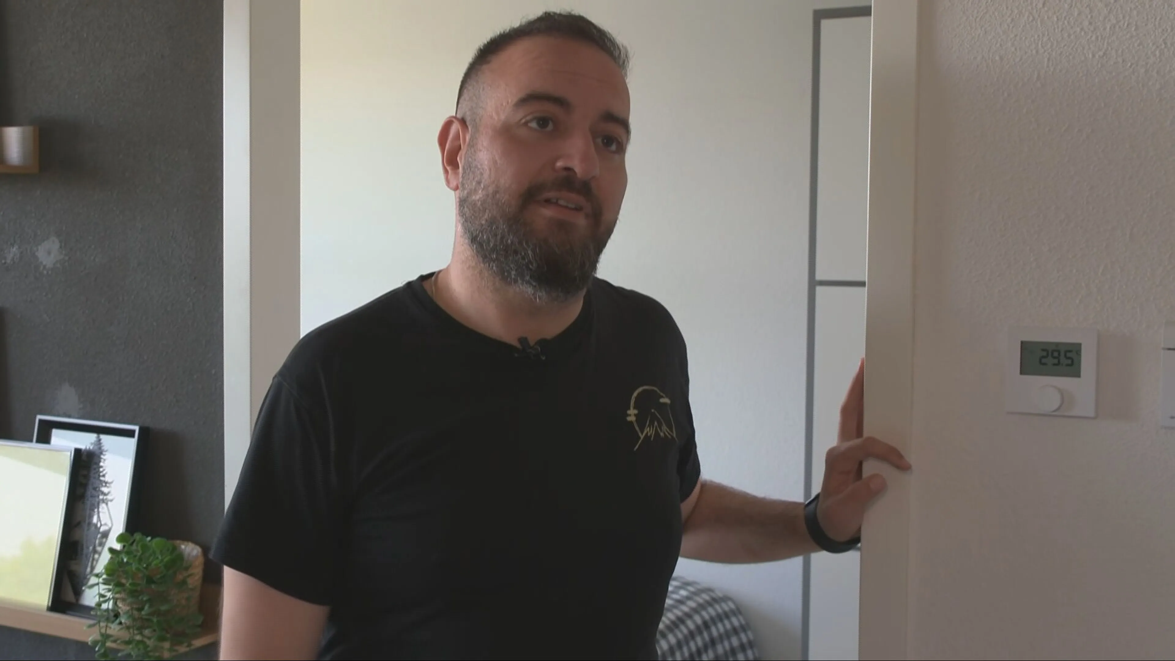 Bewoners snikhete flat ontvluchten woning: 'Woon weer bij mijn moeder'