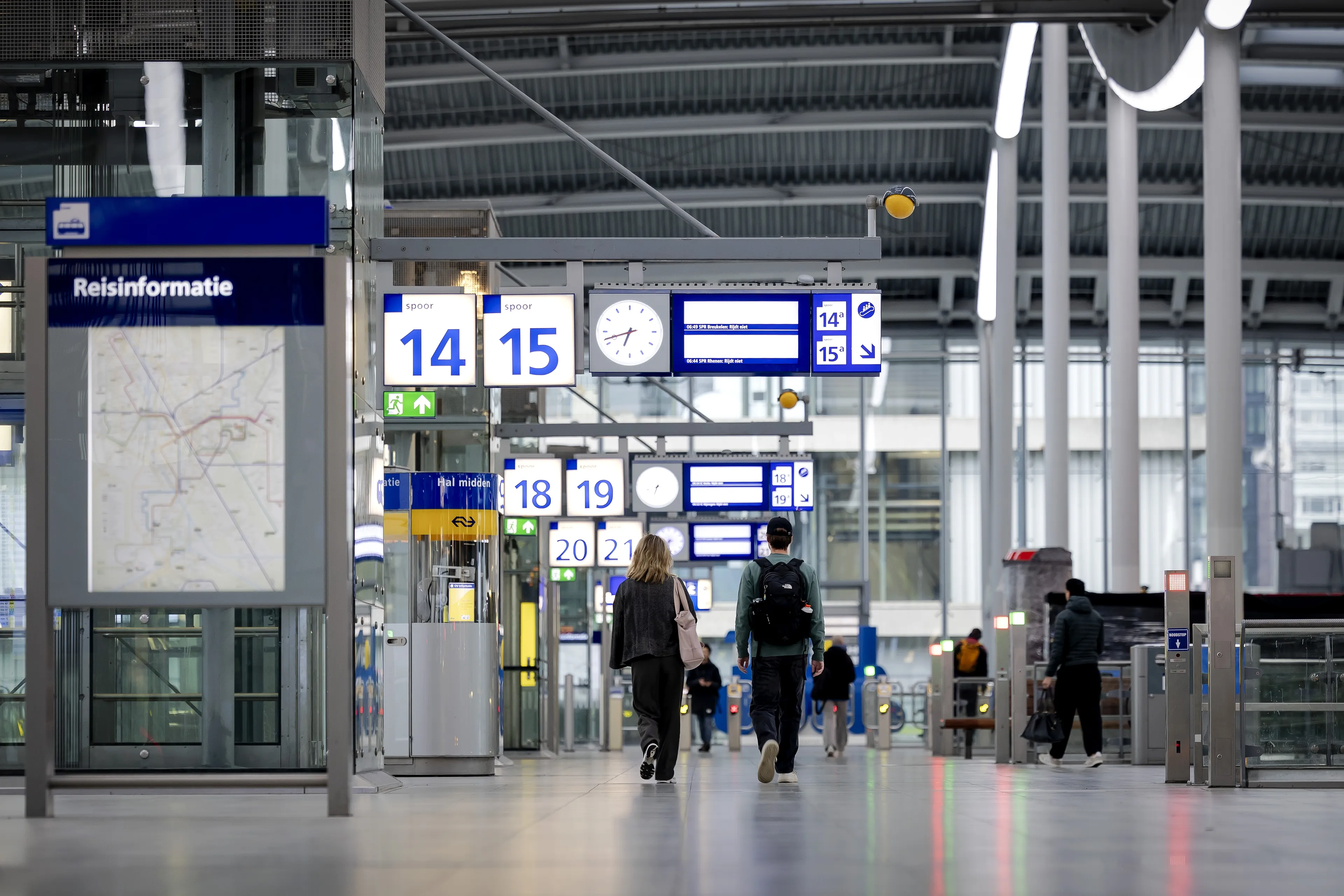 Gedupeerden NS-staking moeten langer wachten op geld