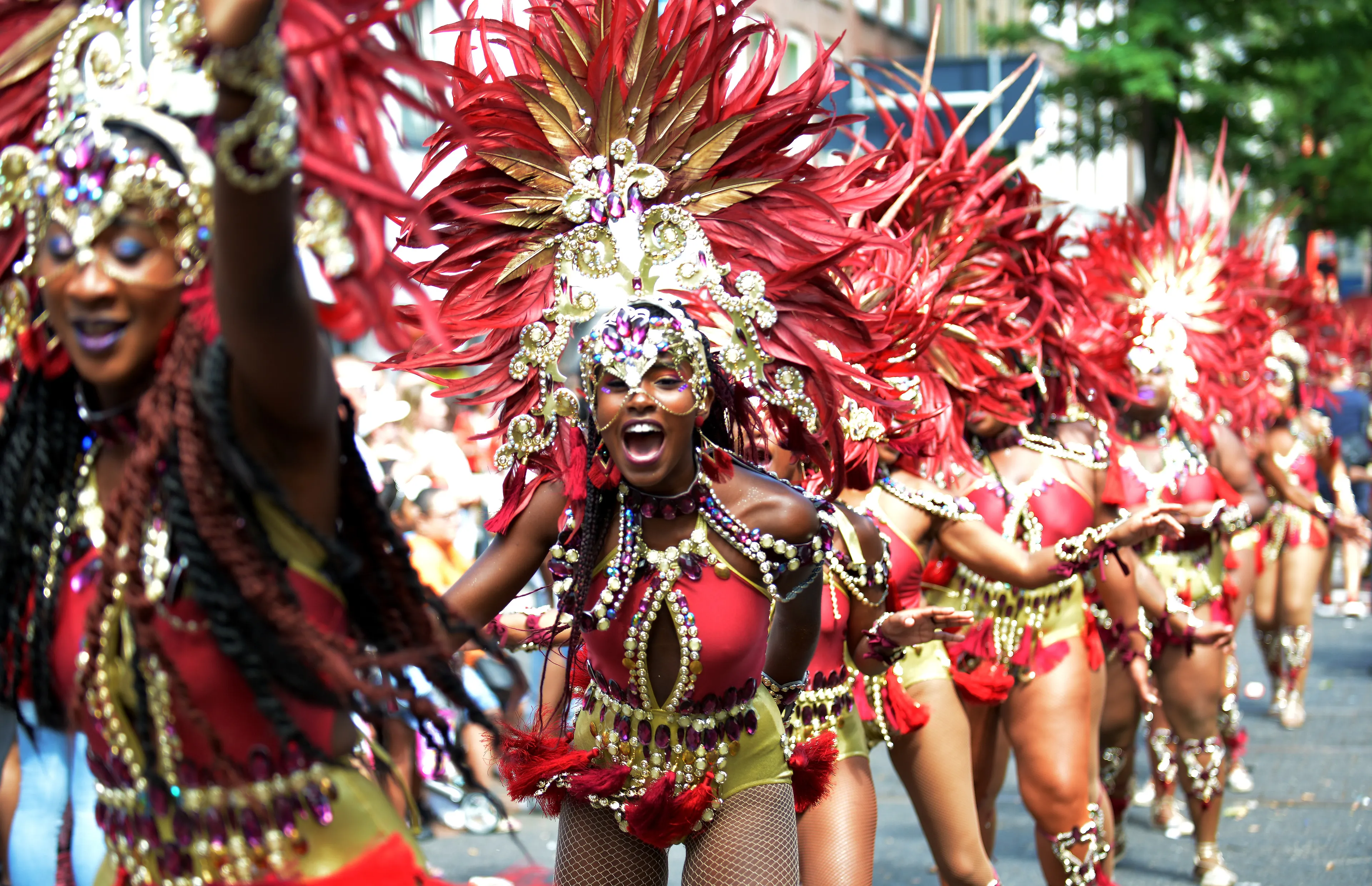 Tientallen arrestaties op Zomercarnaval Rotterdam, onder meer voor geweld tegen agenten