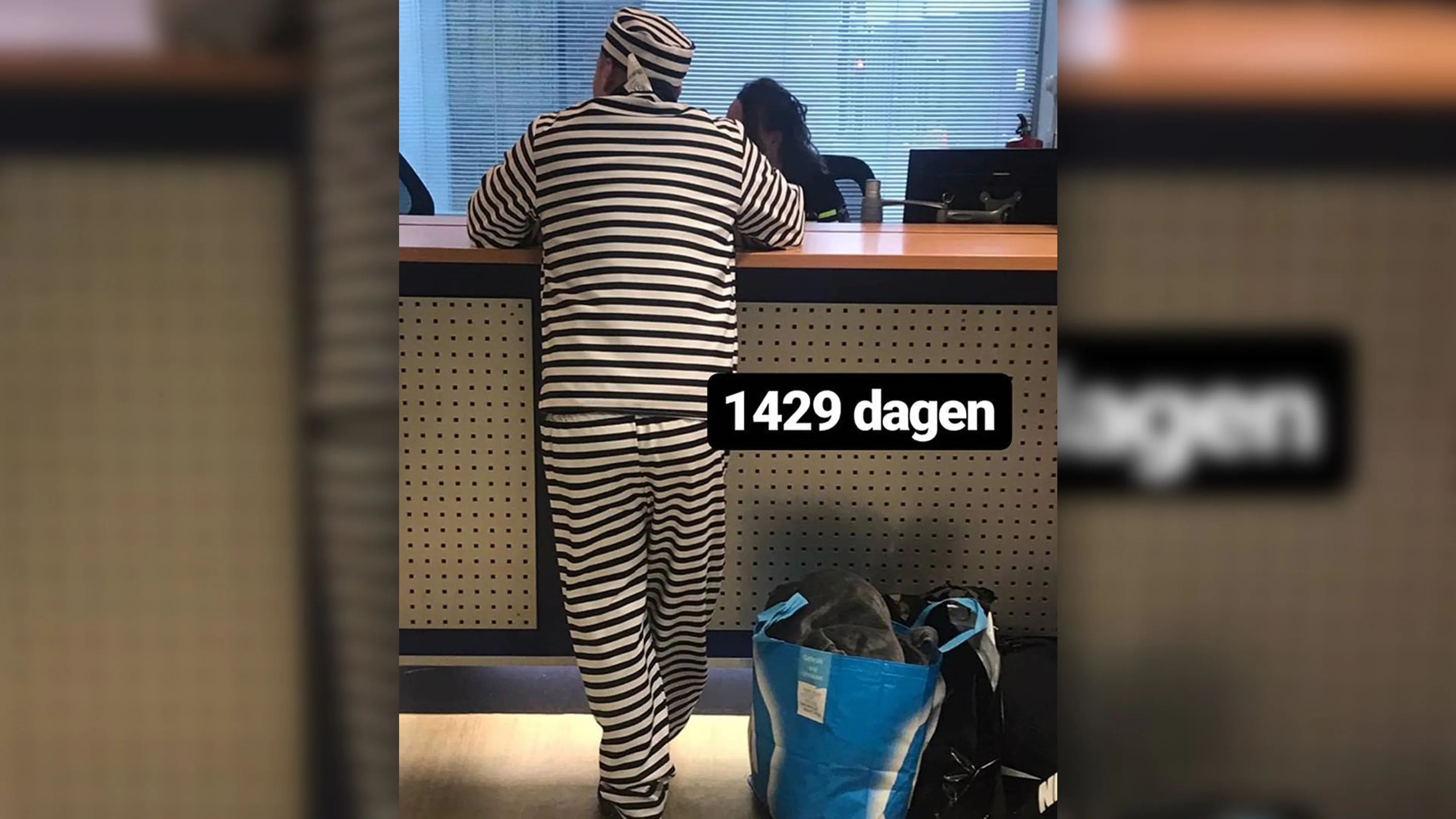 Man in boevenpak meldt zich bij politie om jarenlange gevangenisstraf uit te zitten
