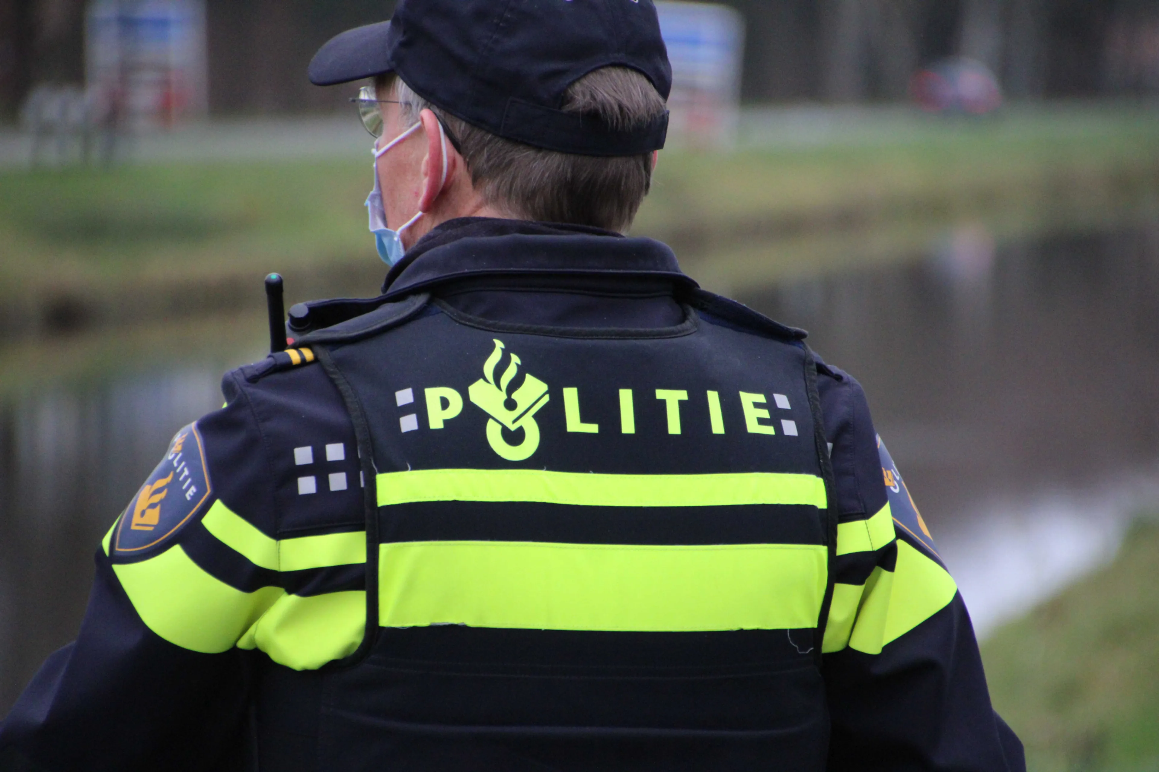 Agent volgt onderbuikgevoel, redt bij toeval bebloede man die wordt gegijzeld