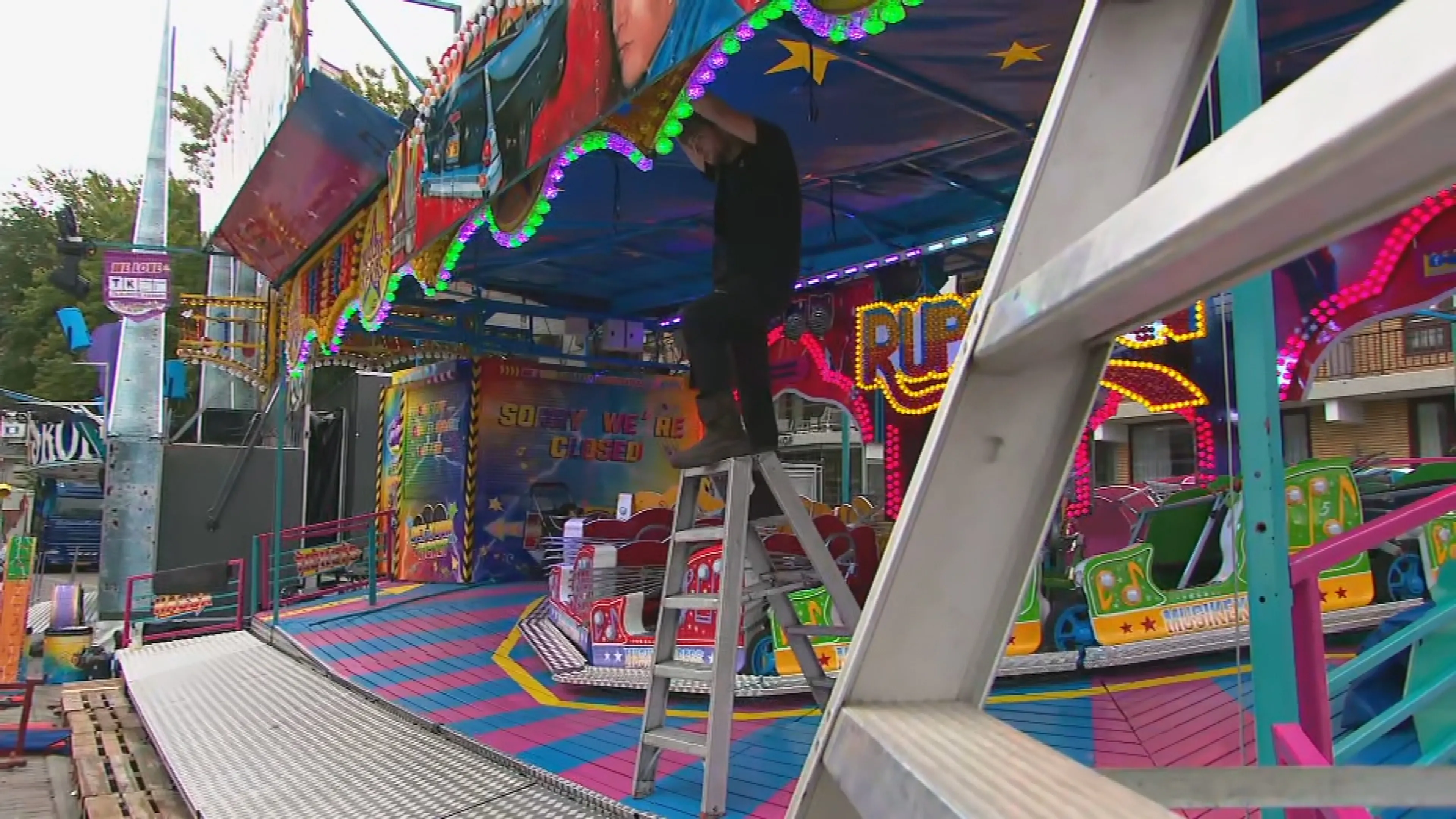 ZIEN: Megaoperatie, zo wordt de kermis van Tilburg afgebouwd
