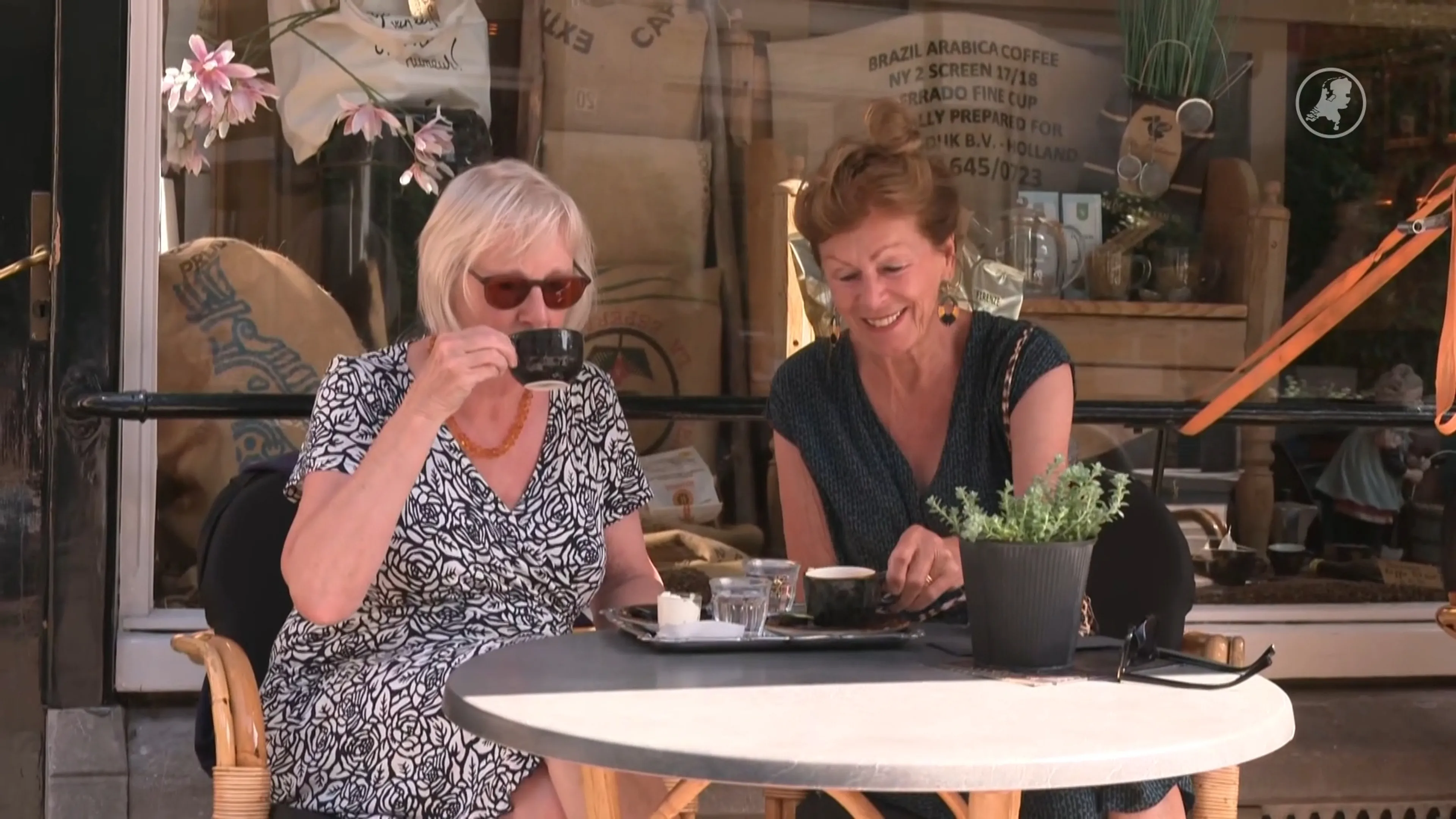 Kopje koffie steeds duurder, zo bespaar je toch een beetje