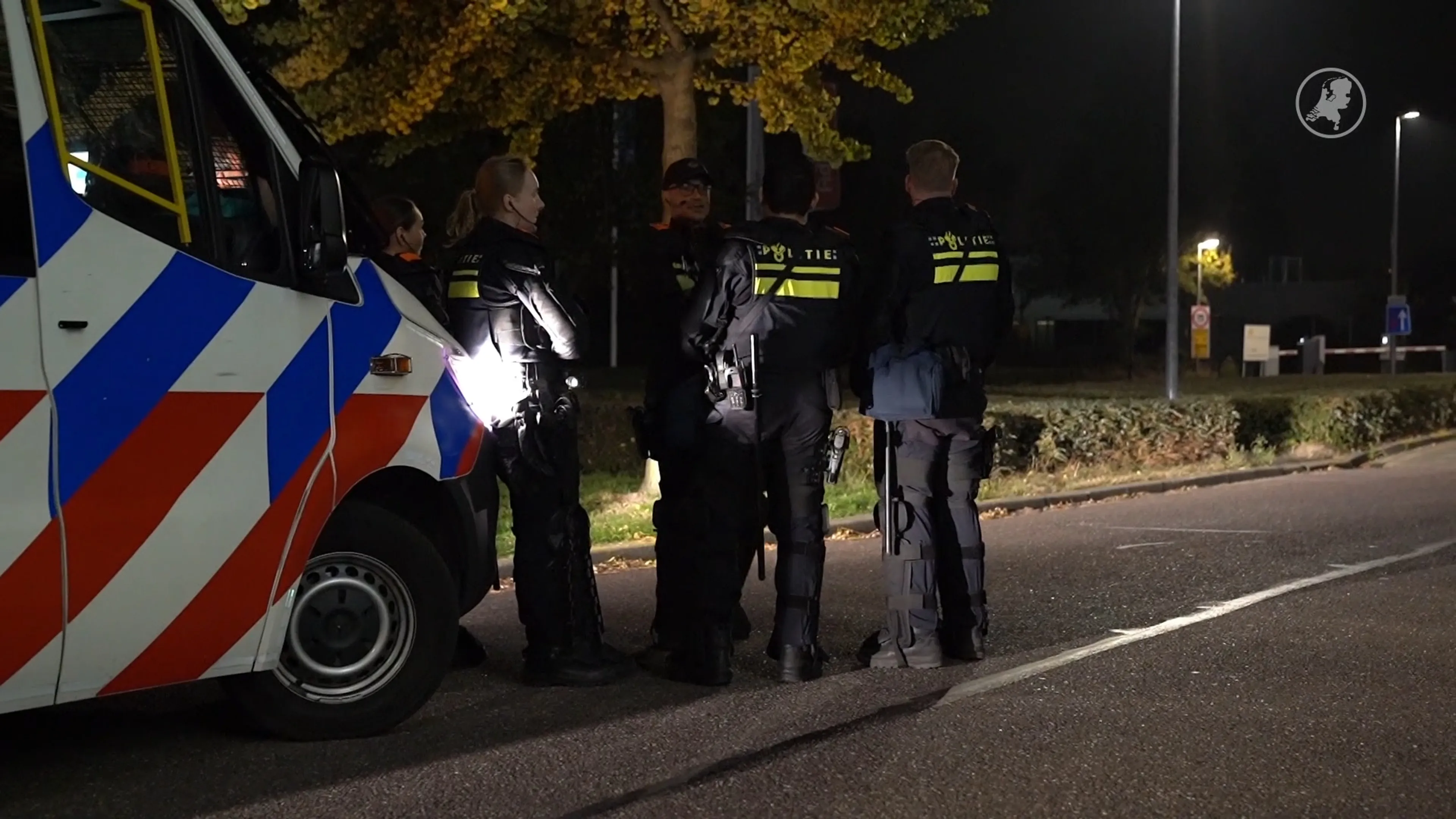 Politie en ME rukken groots uit na dreiging bestorming azc in Den Bosch