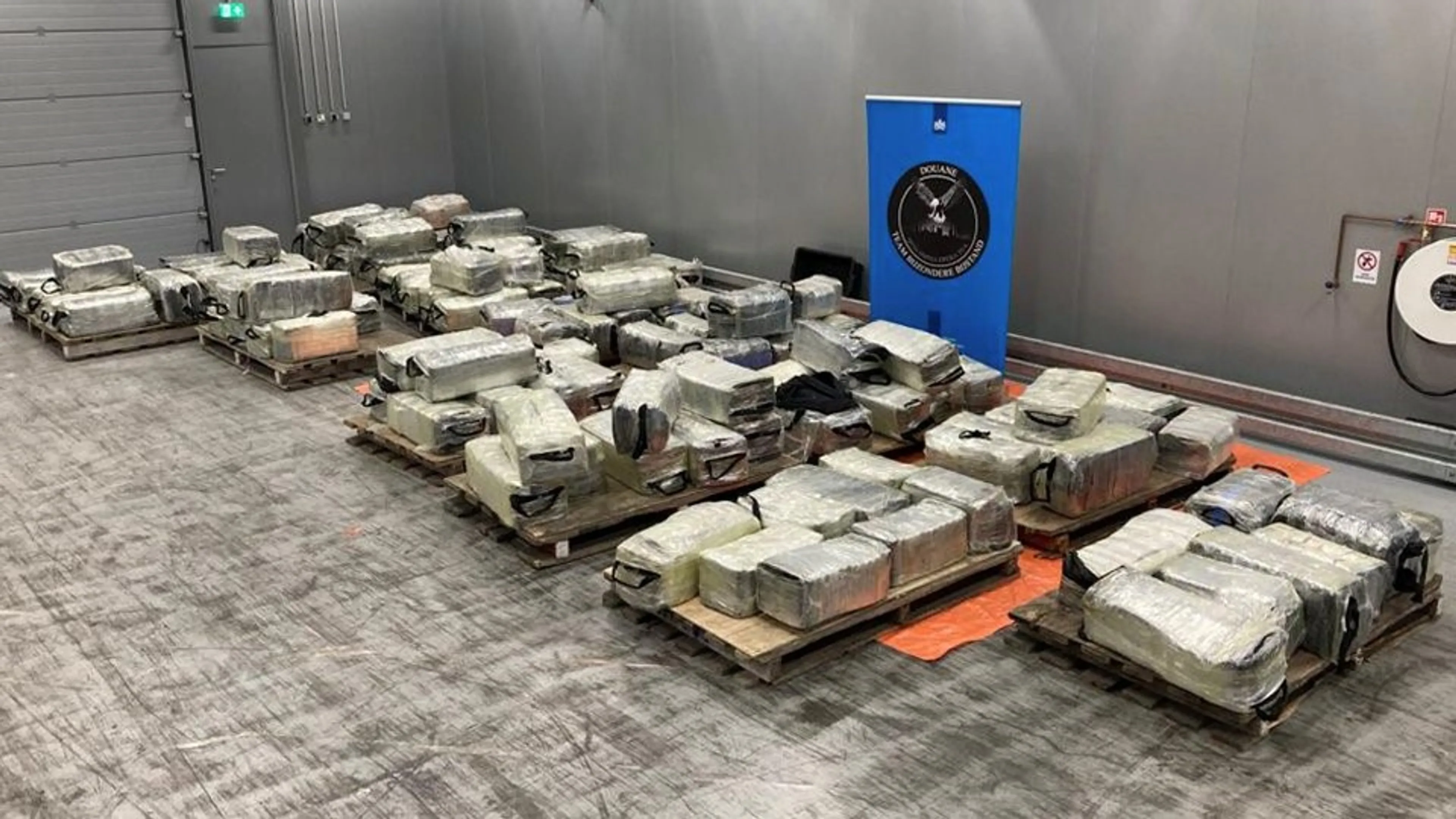 Enorme drugsvangst in Rotterdamse haven: ruim 4000 kilo coke verstopt tussen hout