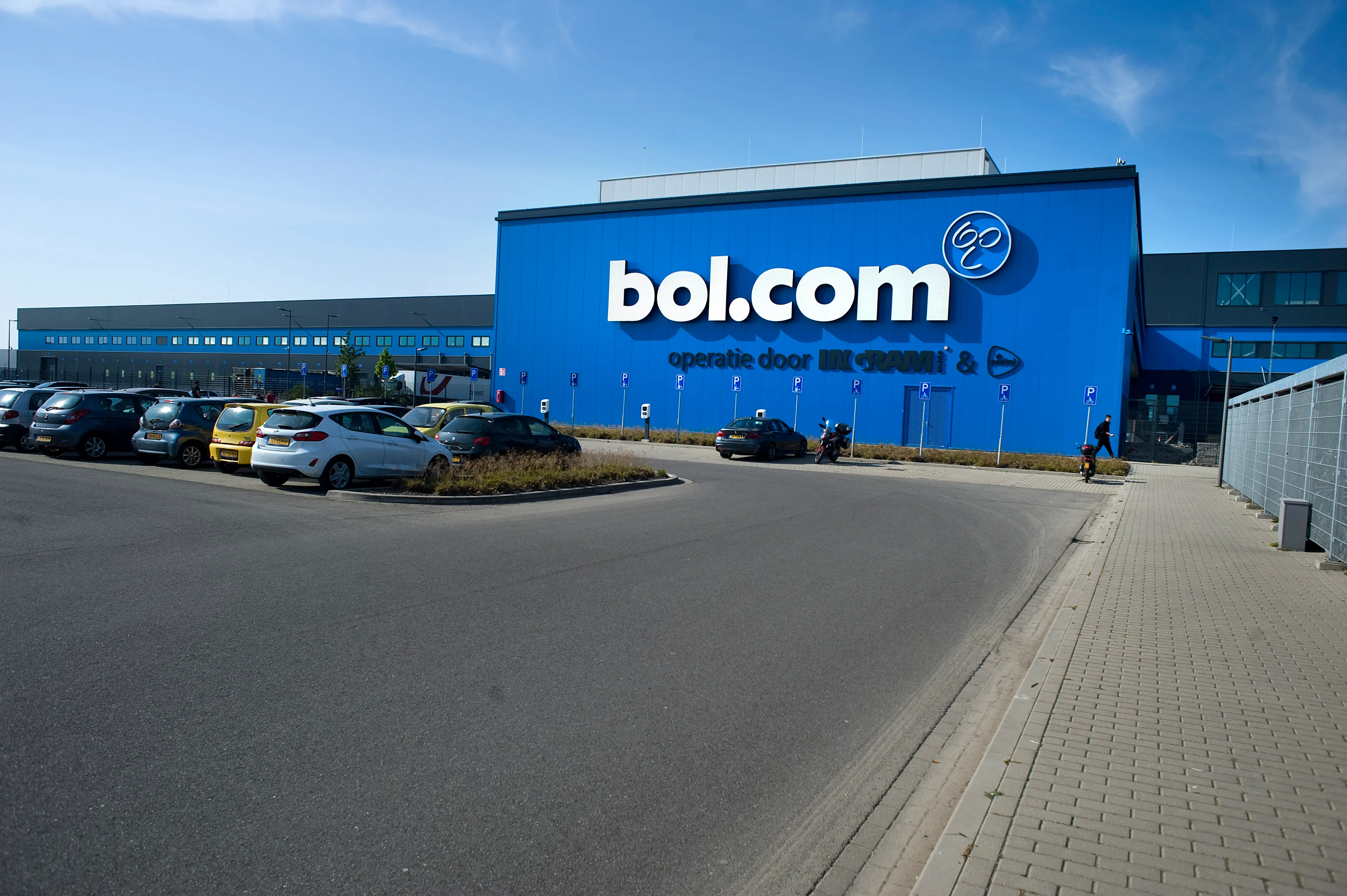 Gewapende overvallers dringen distributiecentrum van Bol.com binnen in Waalwijk
