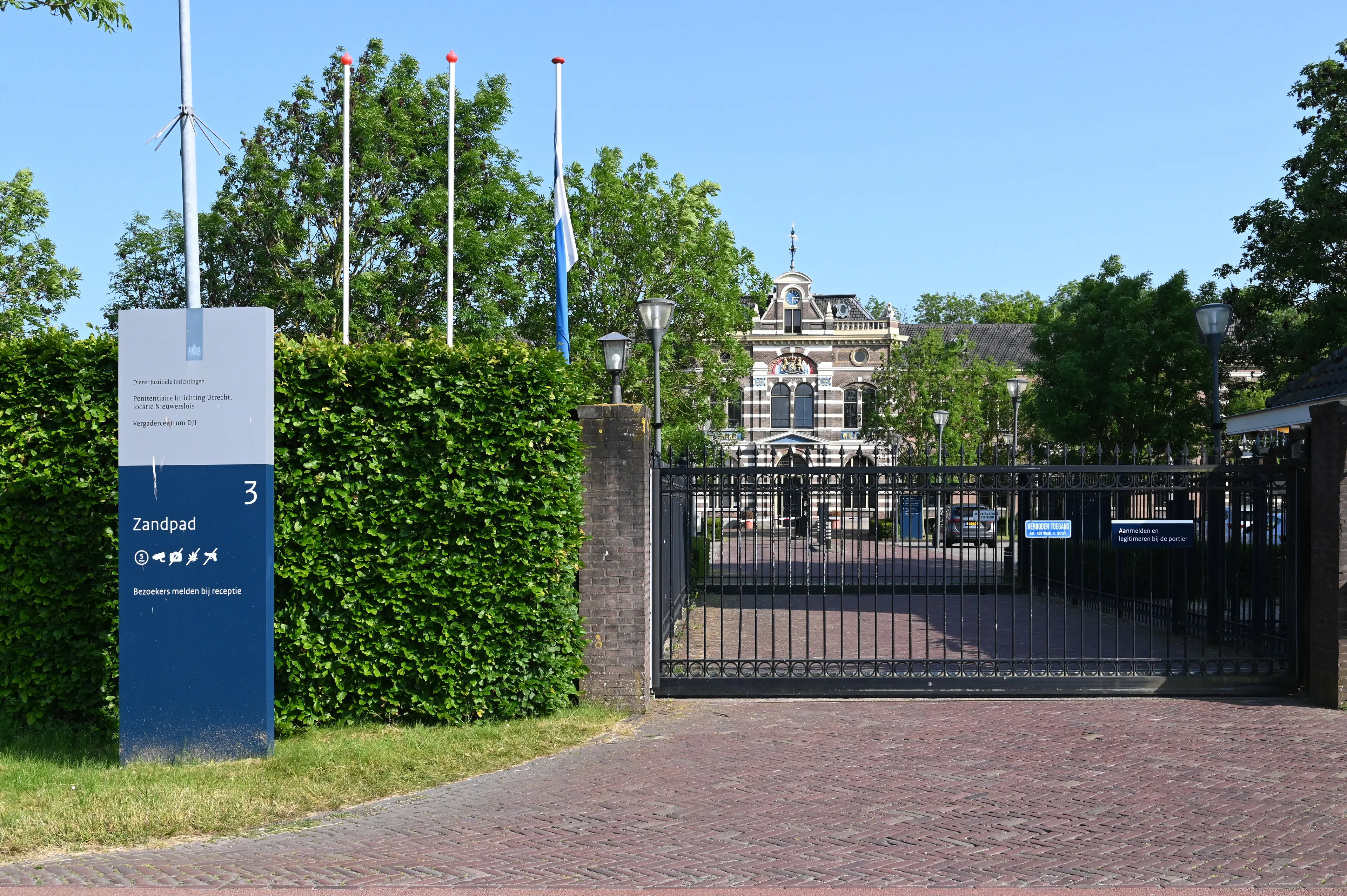 Celstraffen en beroepsverbod opgelegd voor misbruik in vrouwengevangenis