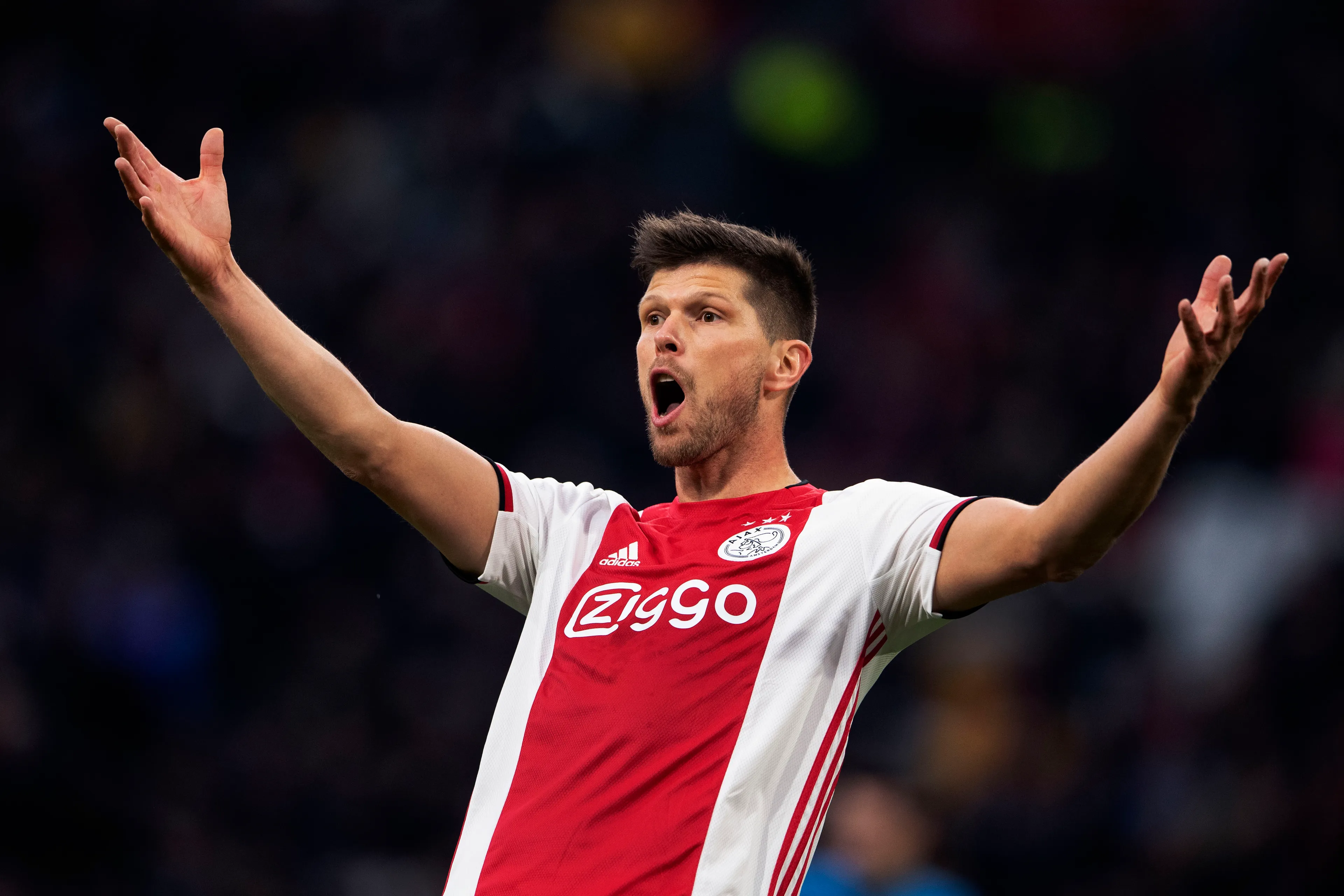 Klaas-Jan Huntelaar tekent voor nog een seizoen bij Ajax