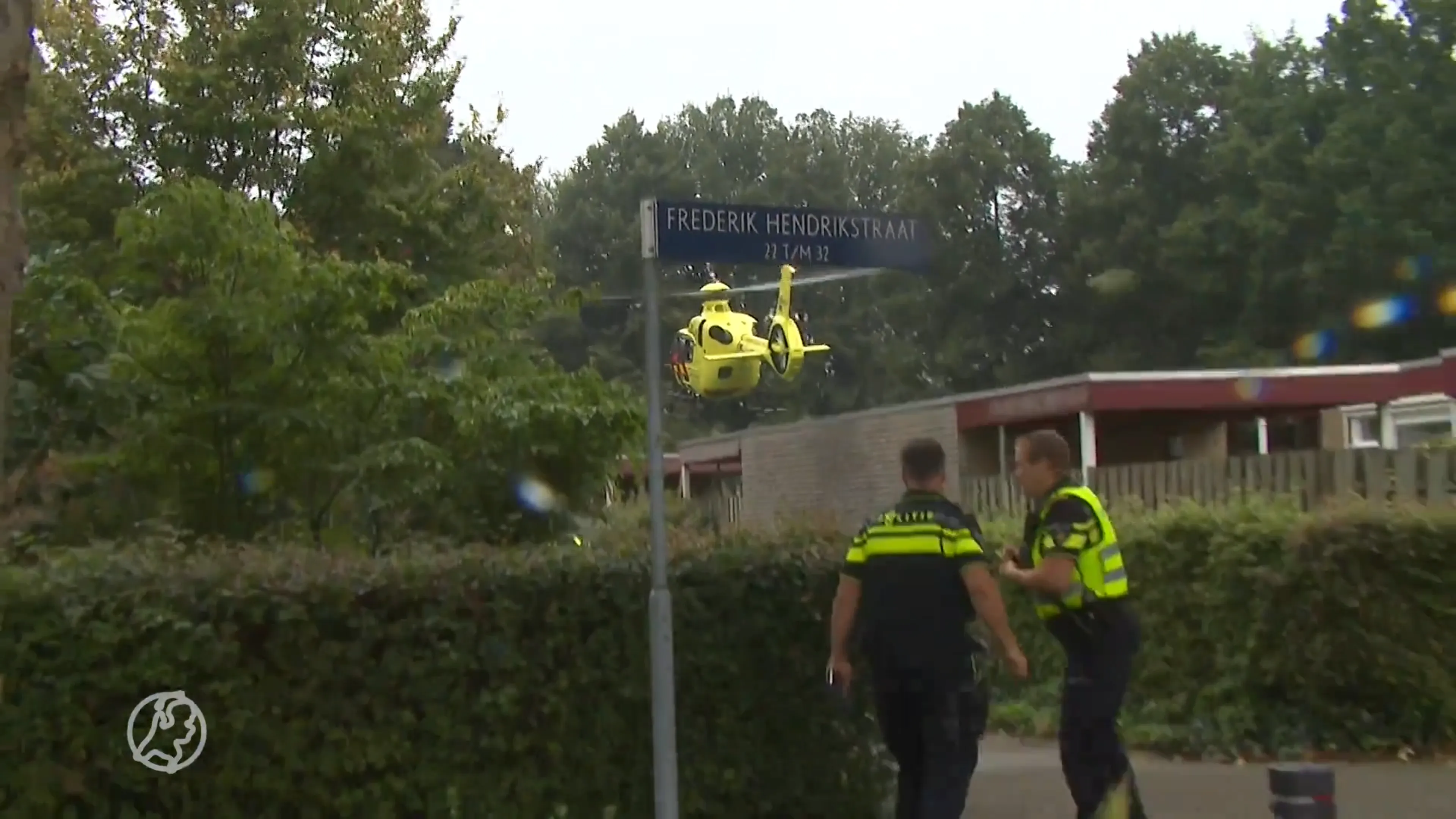 Hulpdiensten halen bewusteloze bewoonster uit brandende woning