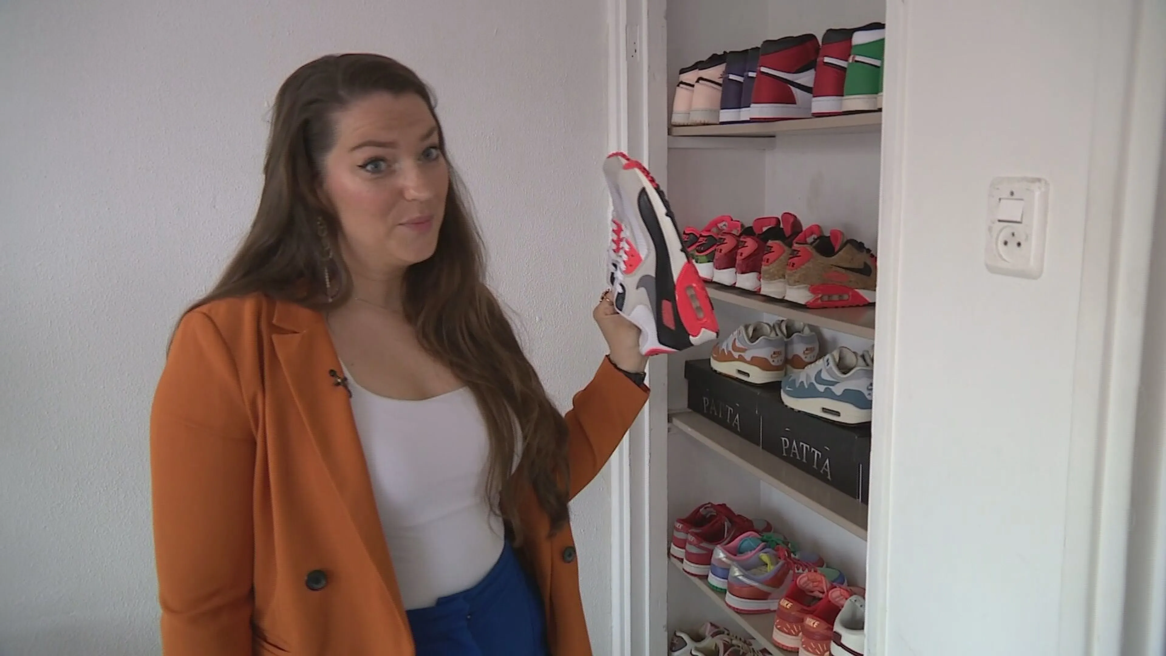 Schoenfanaten in de rij voor sneakertentoonstelling: 'Het is een stukje cultuur'