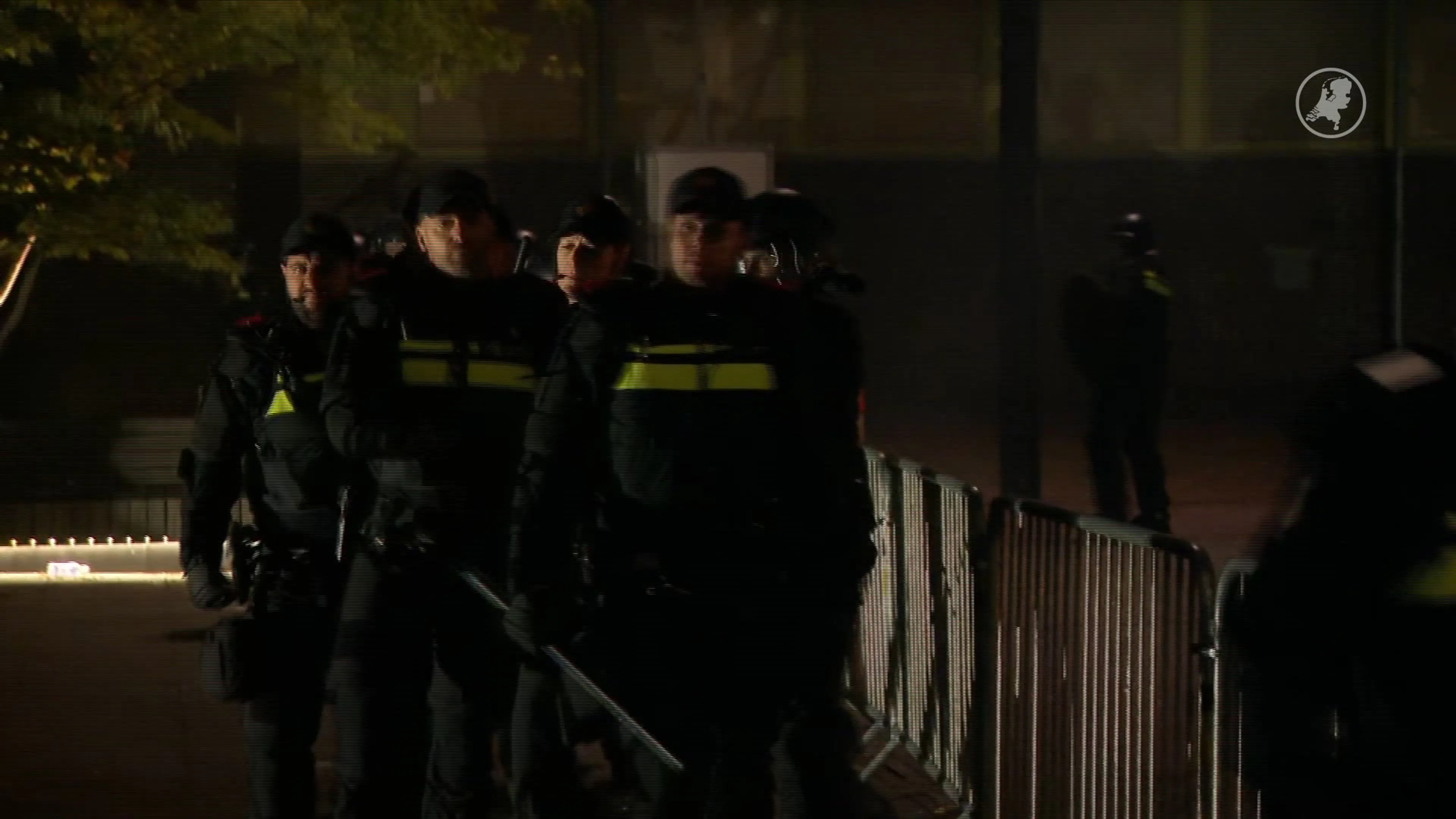 Politie ontruimt plein bij demonstratie tegen azc in Doetinchem