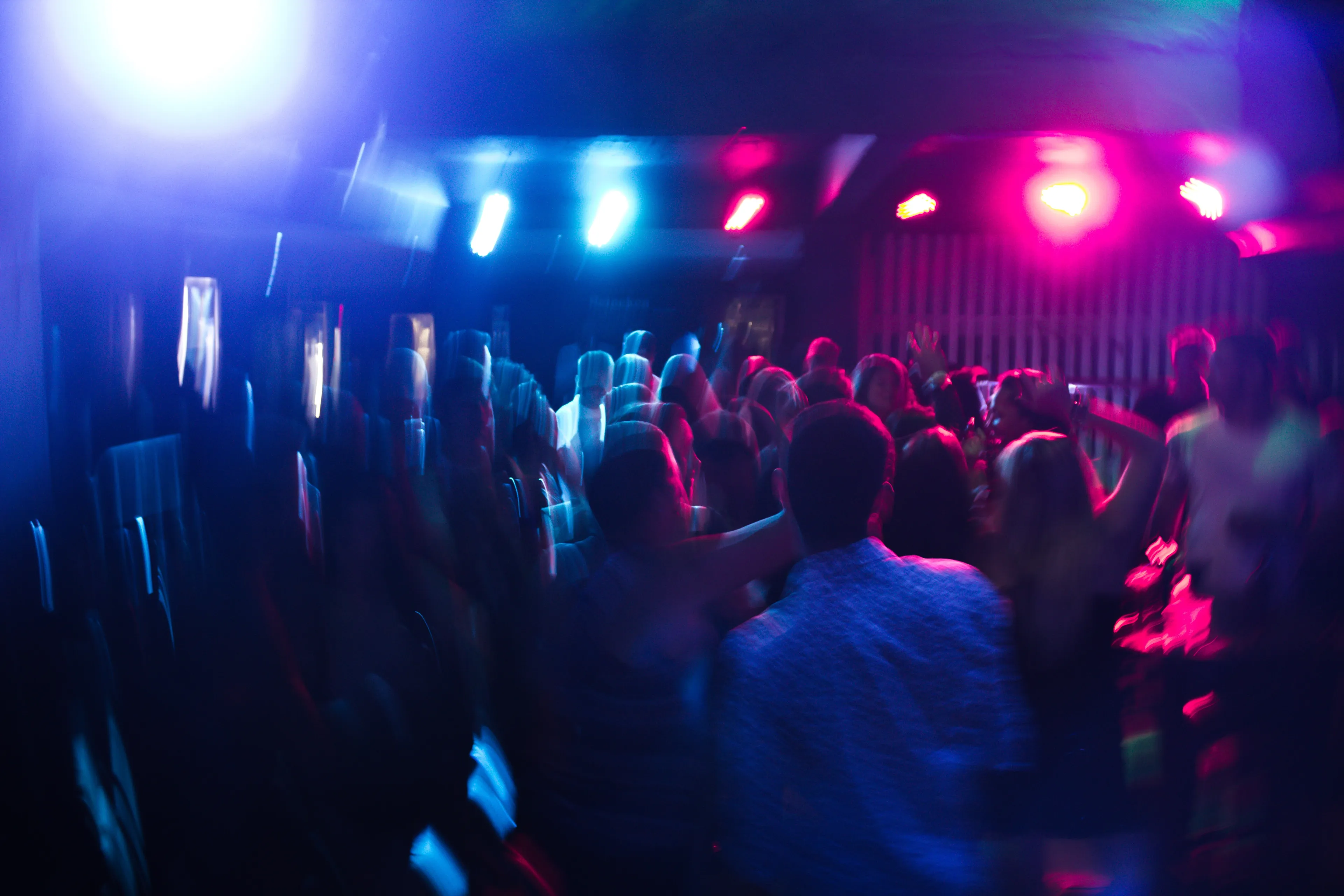 Politie treedt niet op tijdens protestactie nachtclubs, maar Veiligheidsberaad waarschuwt voor handhaving 