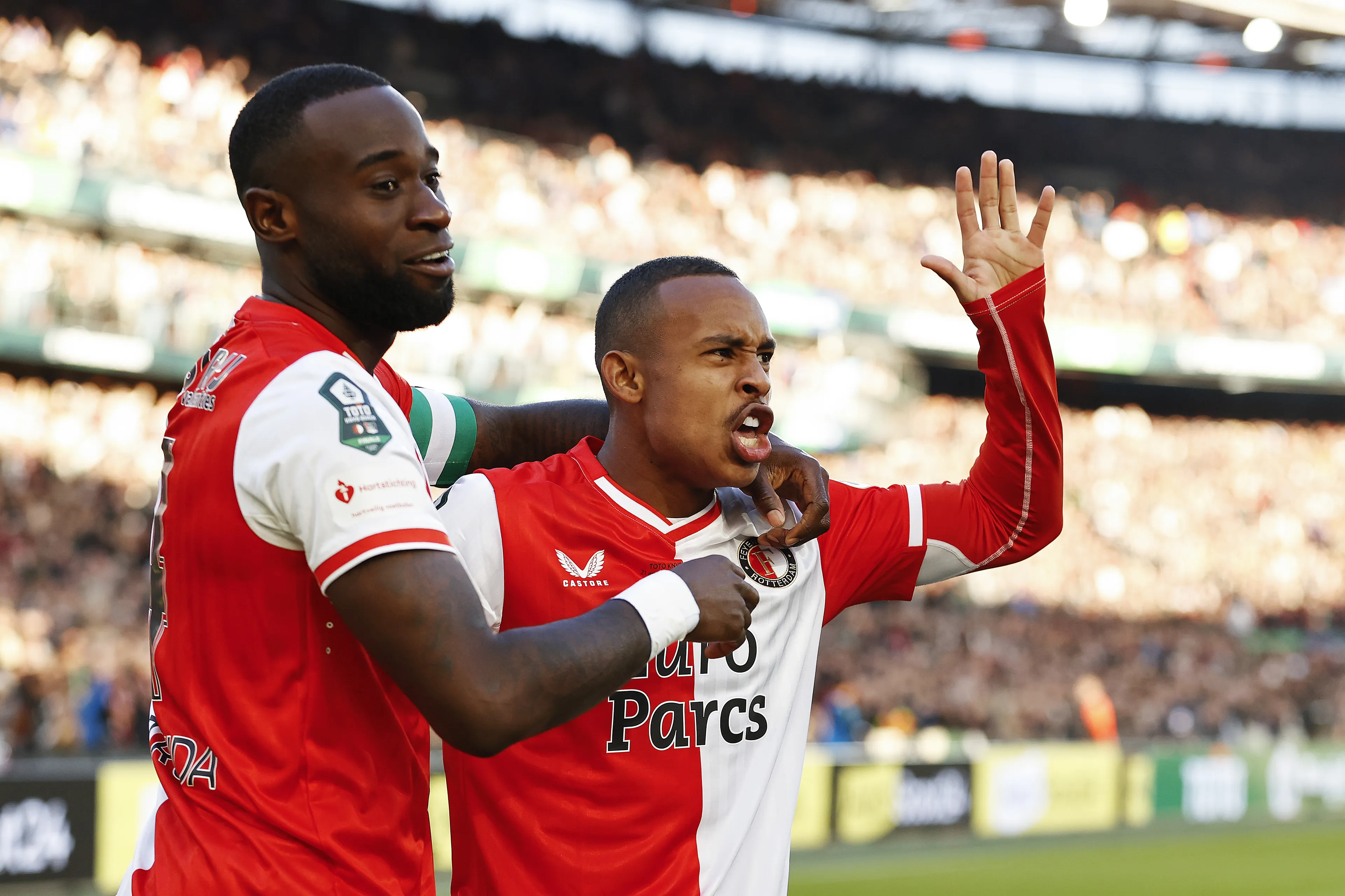 Toch weer Feyenoord: Rotterdammers winnen met tien man van NEC in bekerfinale