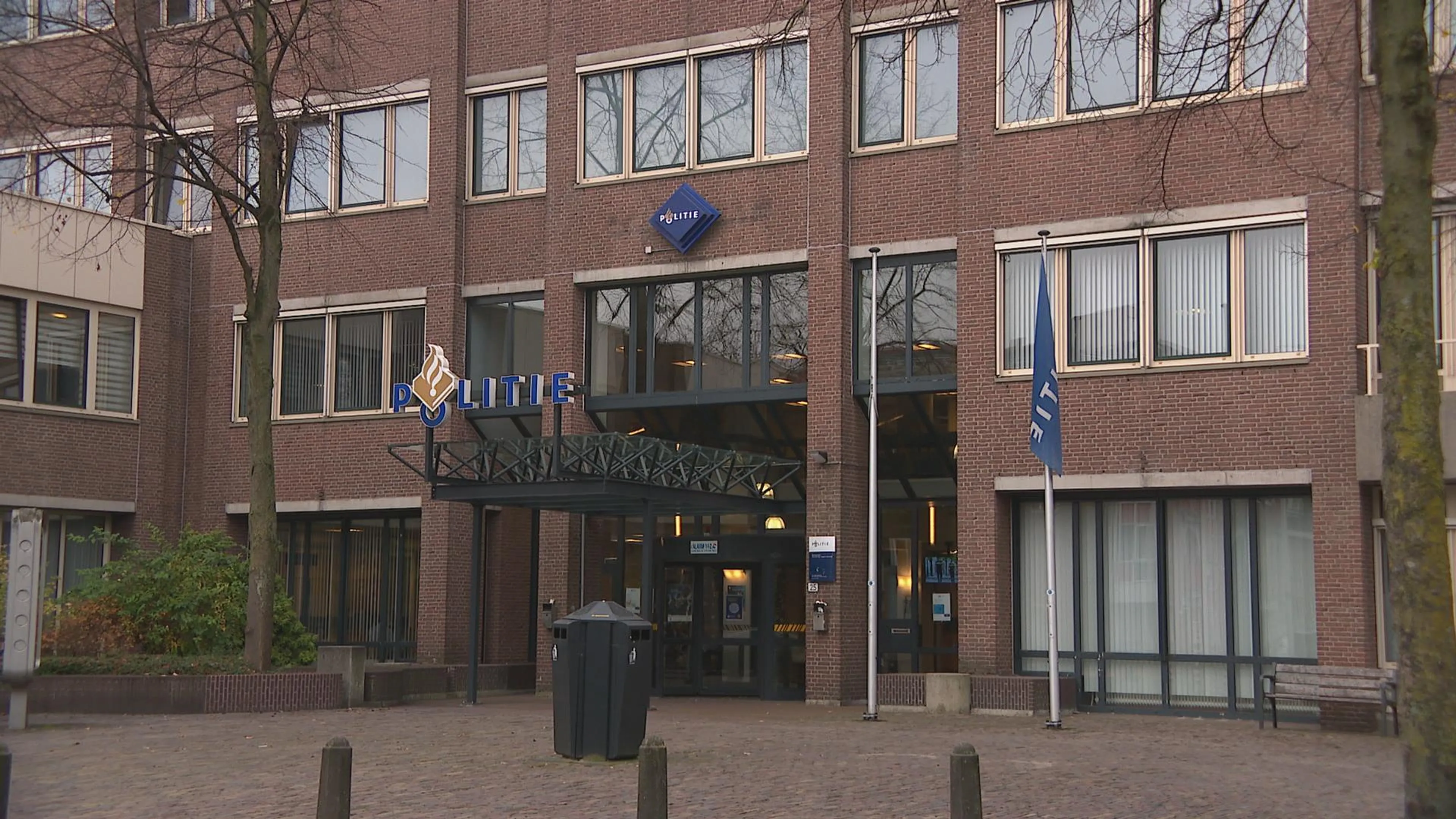 Politiebureau in Utrecht ontruimd, bomexperts doorzoeken pand