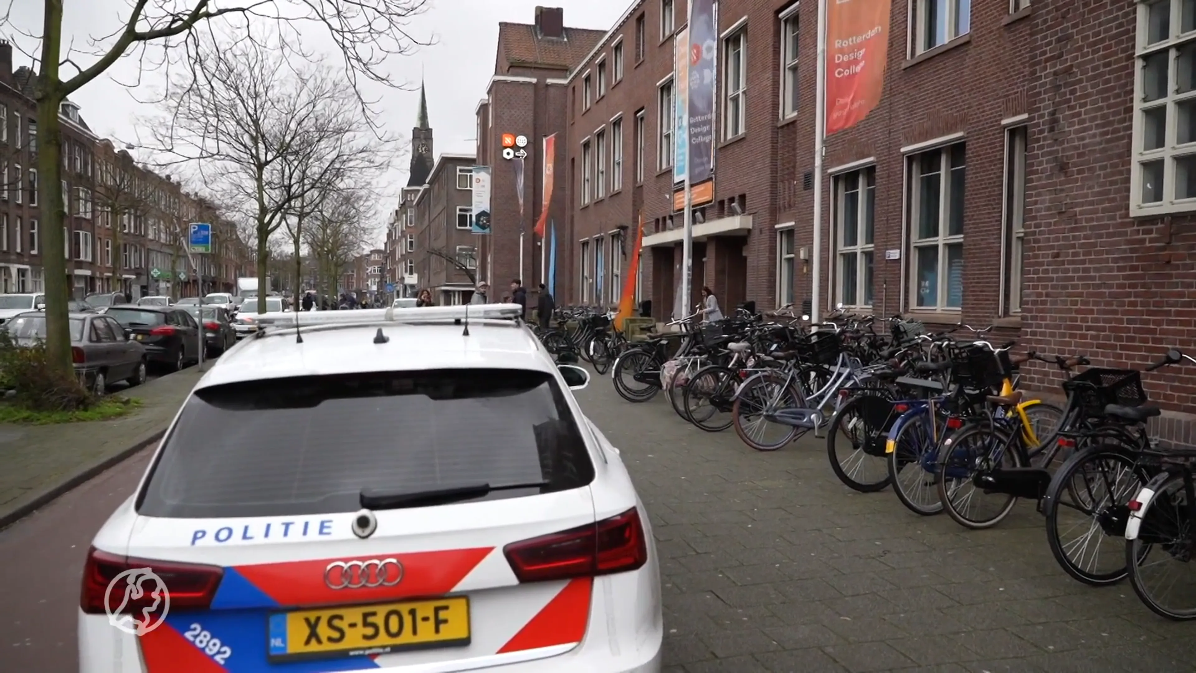 Steekincident op Rotterdamse middelbare school, slachtoffer naar ziekenhuis