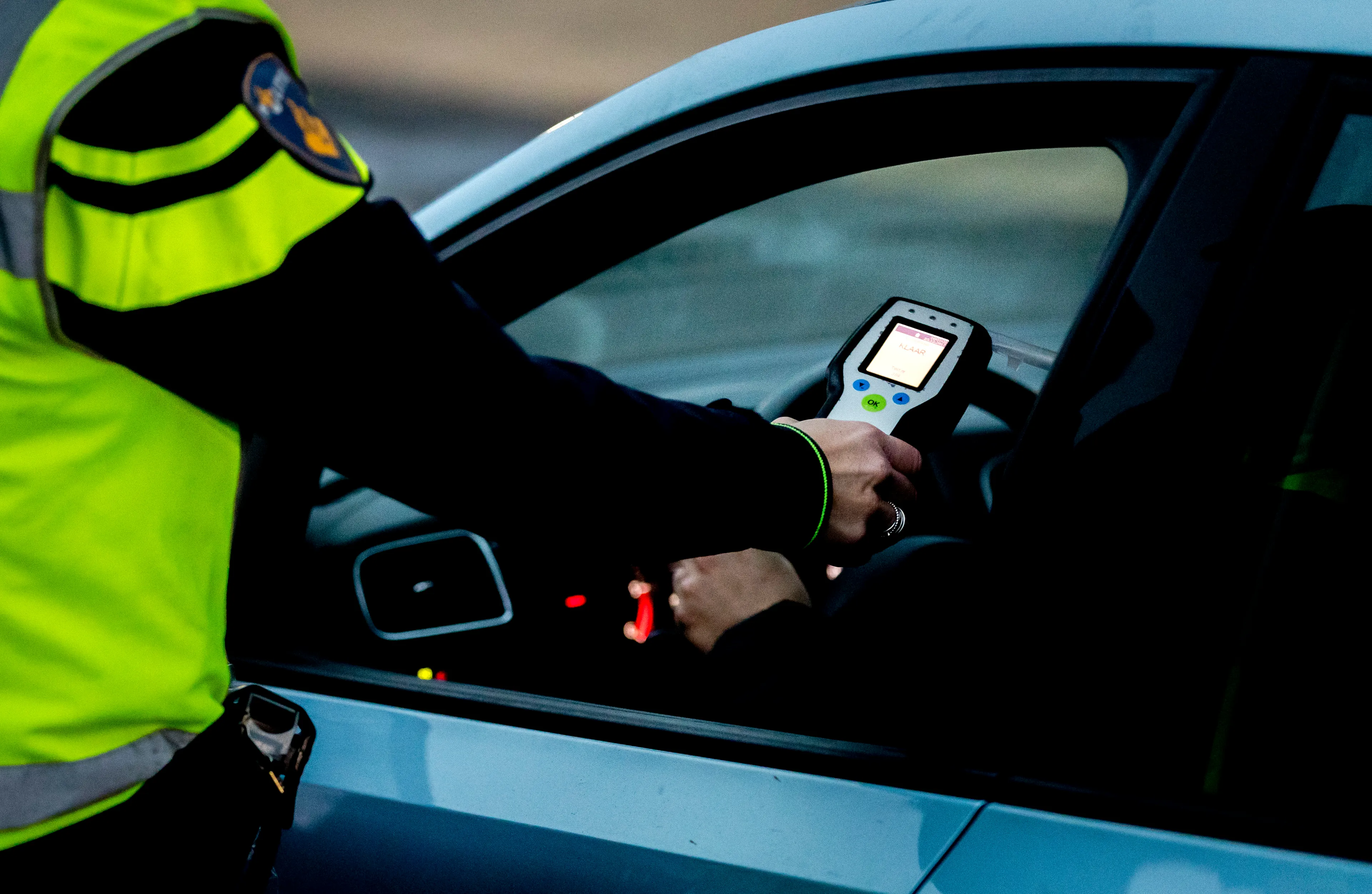 Stomdronken automobilist loopt voor de negende keer tegen de lamp