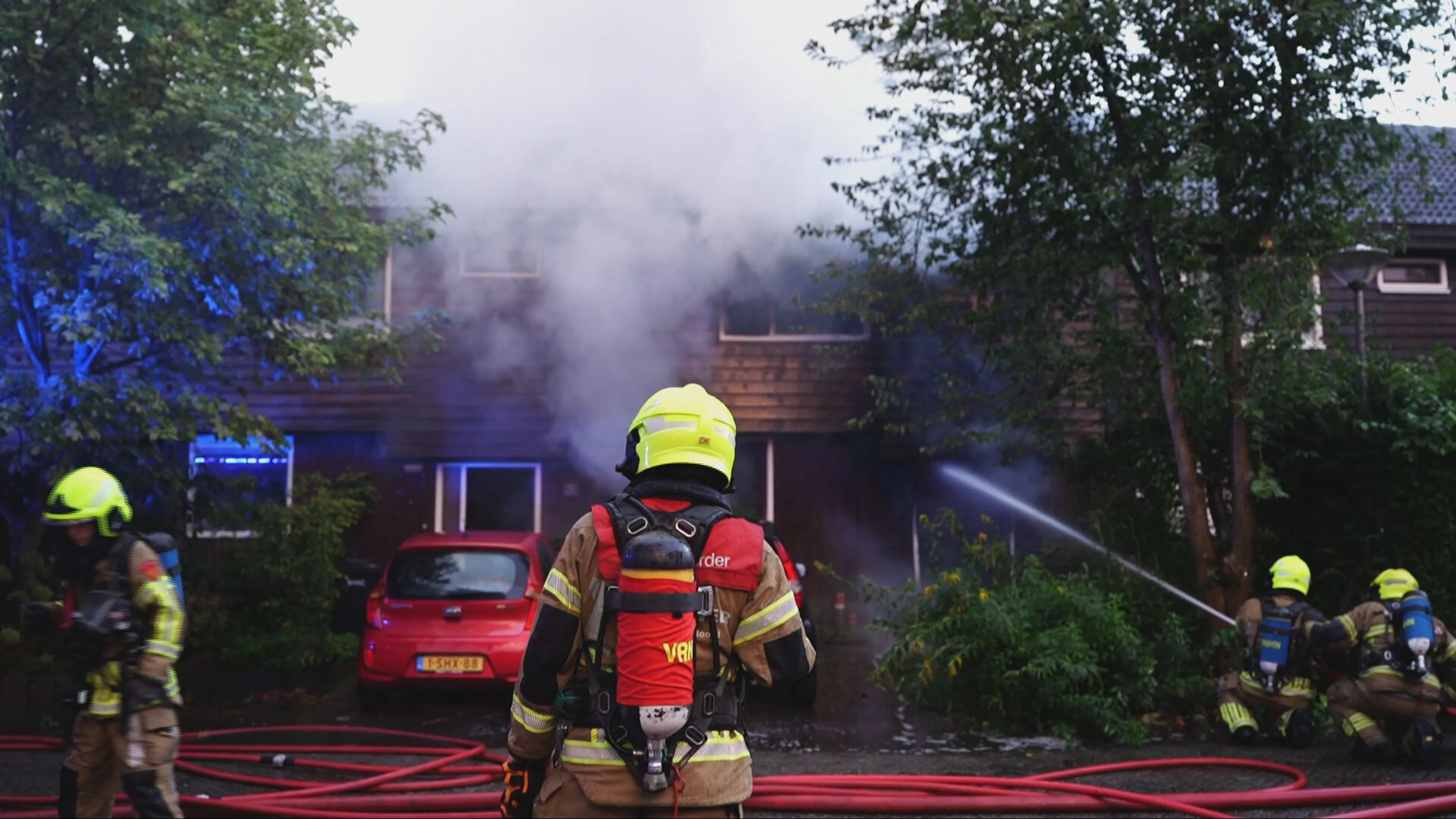 Man (78) overleden bij uitslaande woningbrand in Zwaag