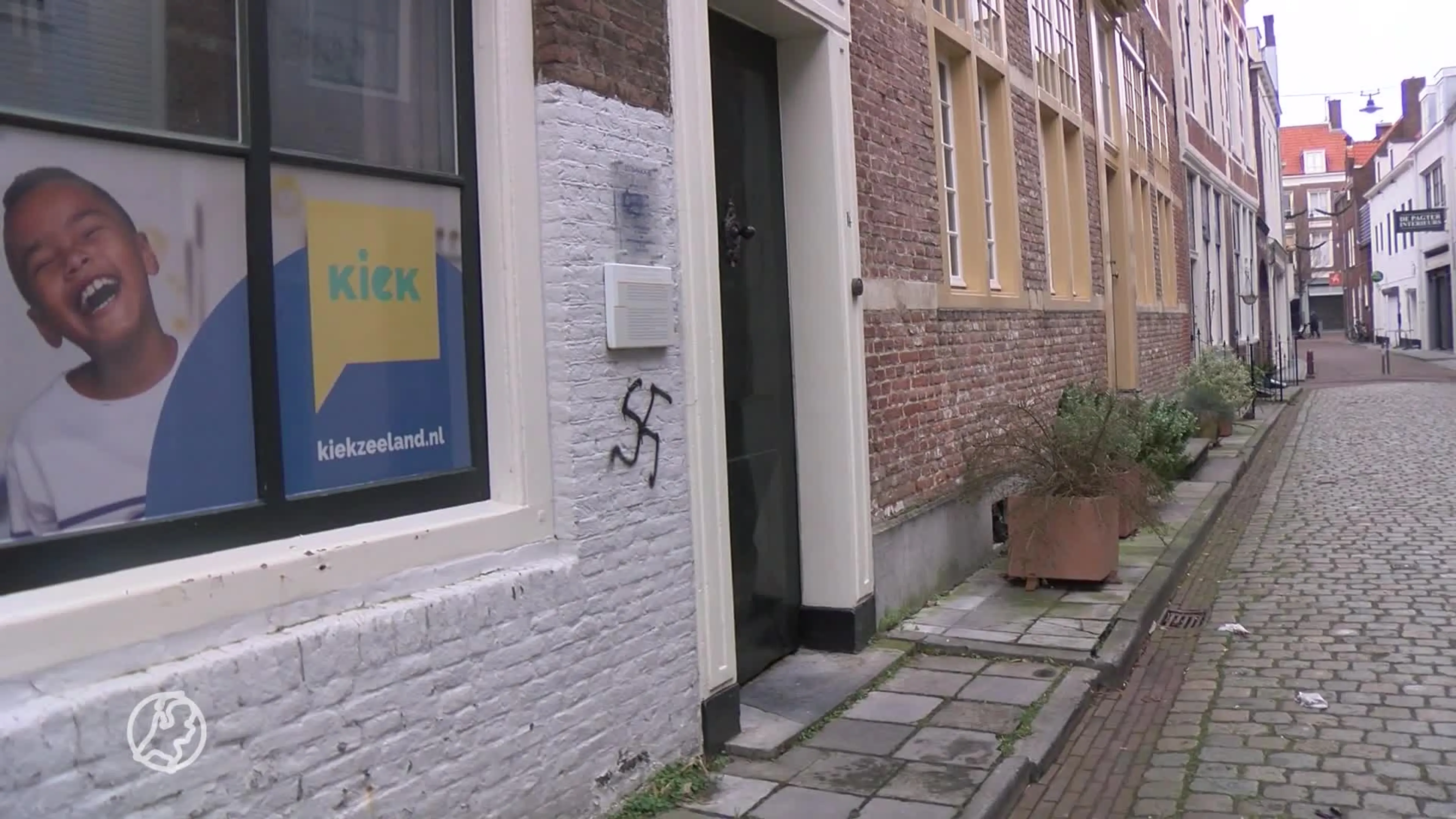 Hakenkruizen op synagoge Middelburg werden getekend door 'zeer jonge jongen'