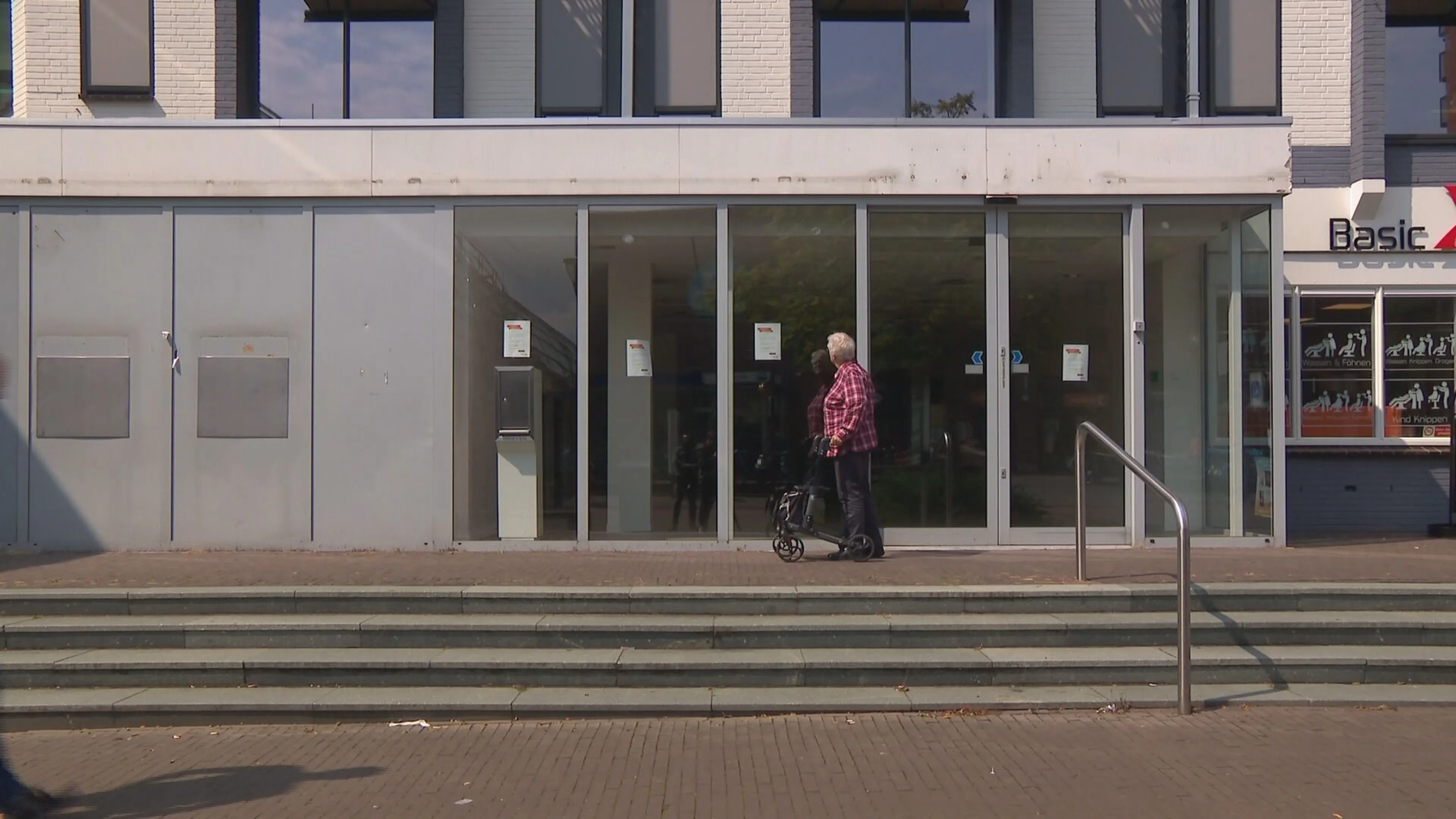 Banken blijven kantoren sluiten, vooral ouderen zijn de dupe