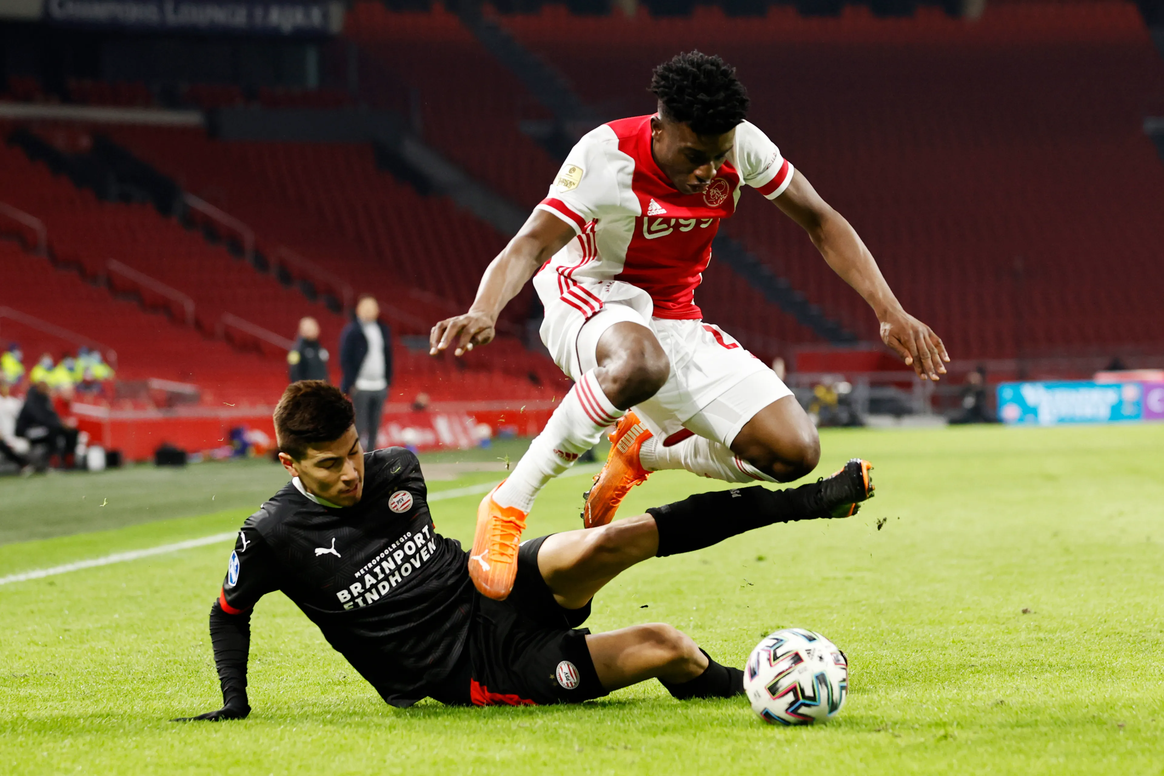 Eredivisie-topper tussen Ajax en PSV eindigt in gelijkspel: 2-2