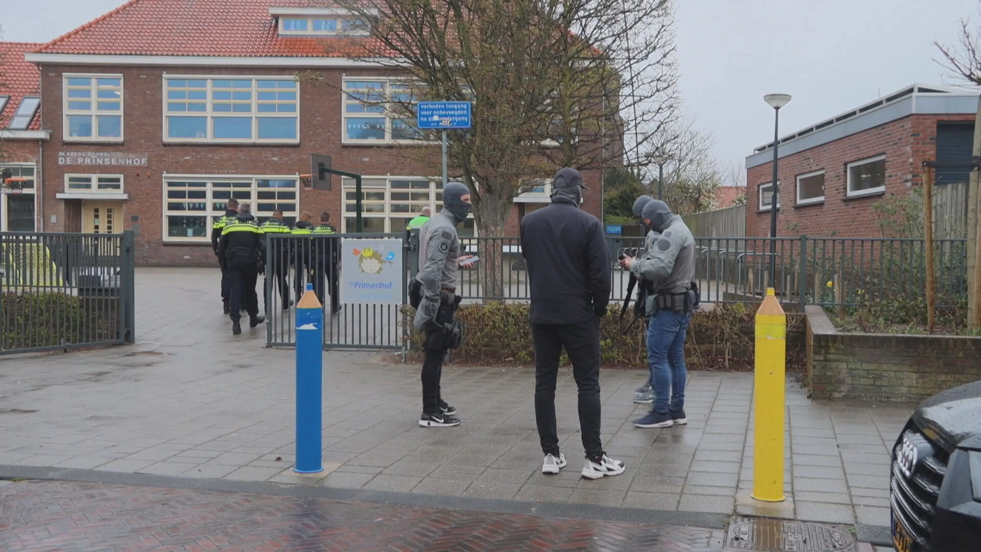Arrestatieteam valt basisschool binnen om 'verwarde en gewapende man'                  