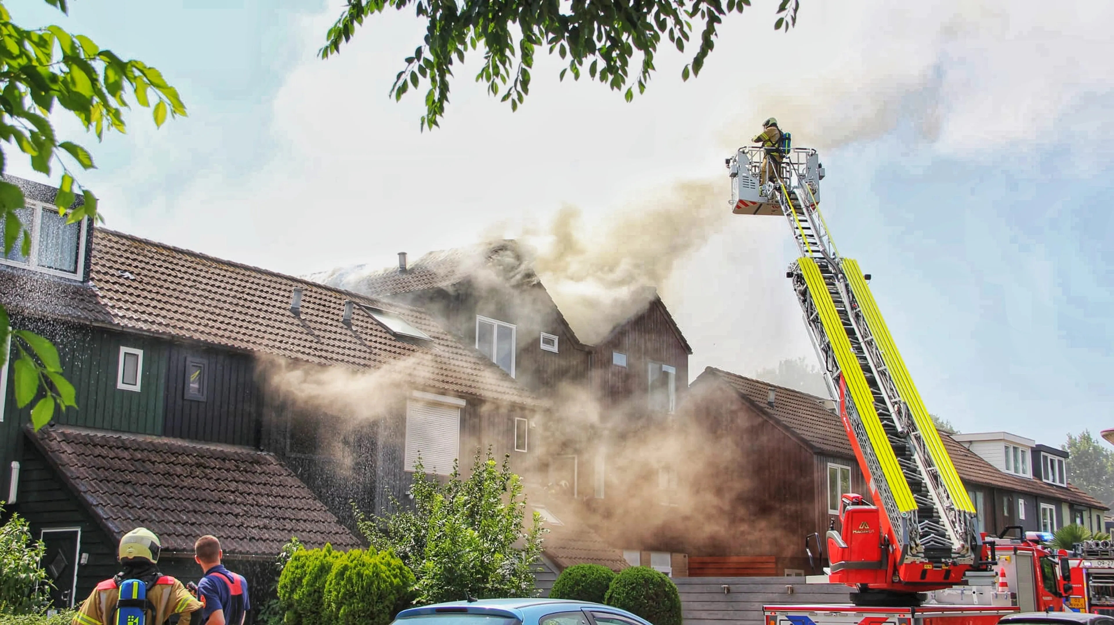 Drie huizen in brand in Nieuwegein, woningen ontruimd