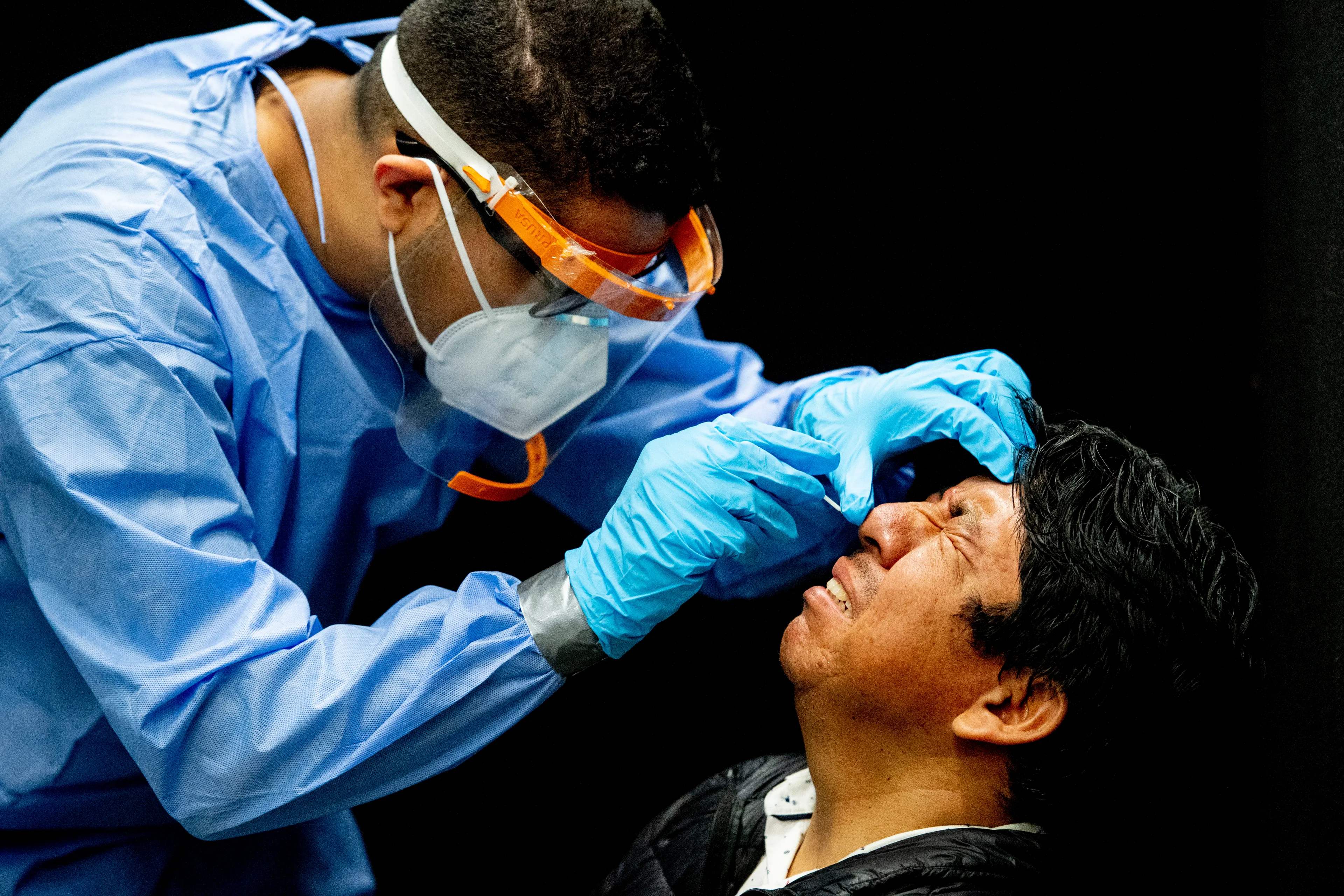 Je kunt nog maar op vier locaties in Nederland worden getest op het coronavirus