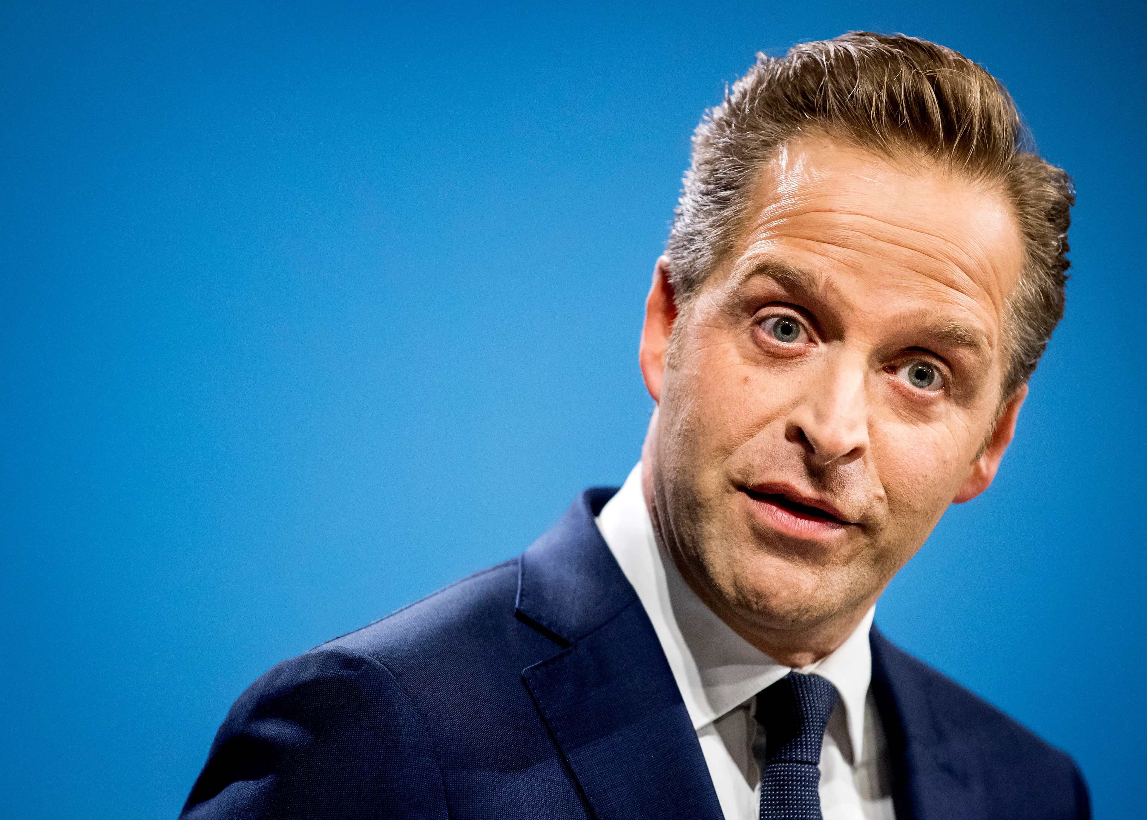 Minister Hugo de Jonge wil bovengrens voor het aantal immigranten in ons land