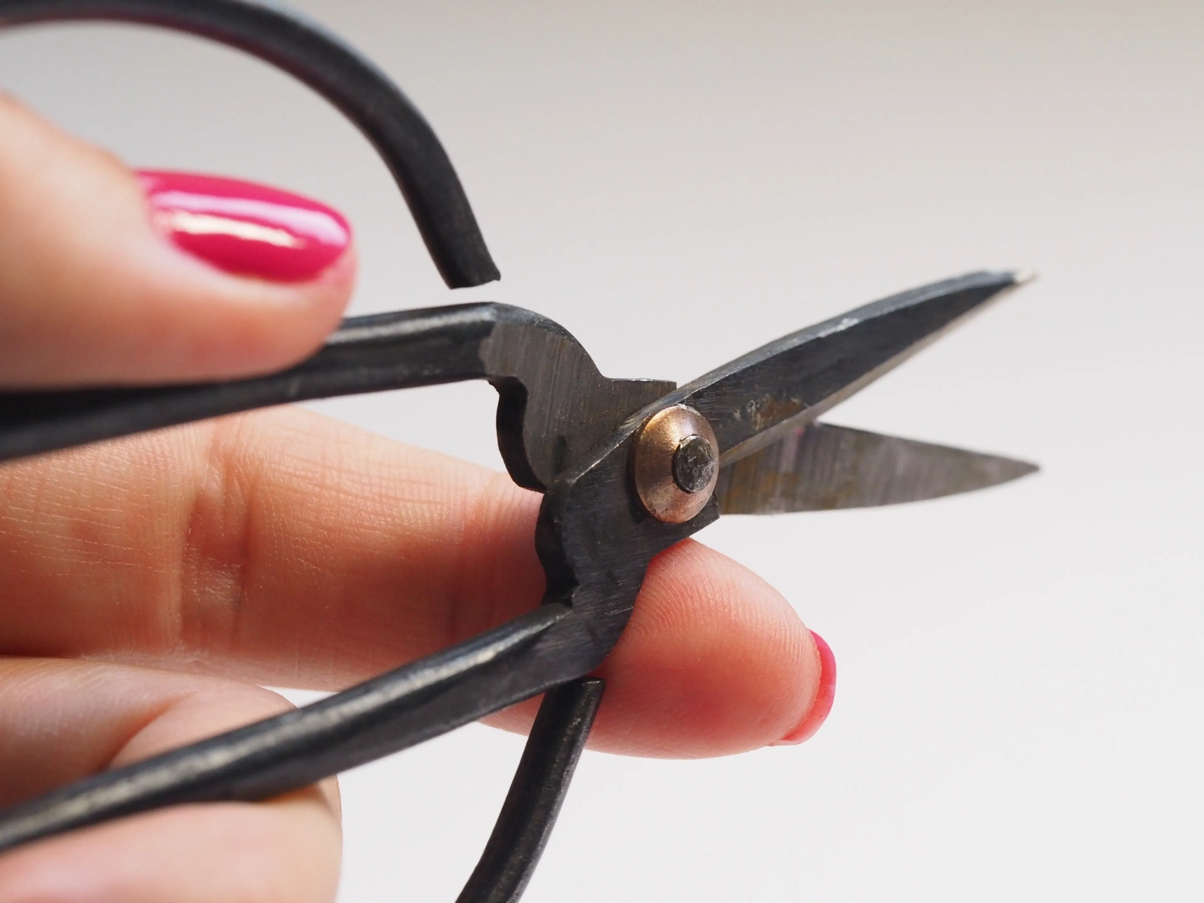 Vrouw die met schaar penis afknipte van zoontje (5) wordt psychisch onderzocht