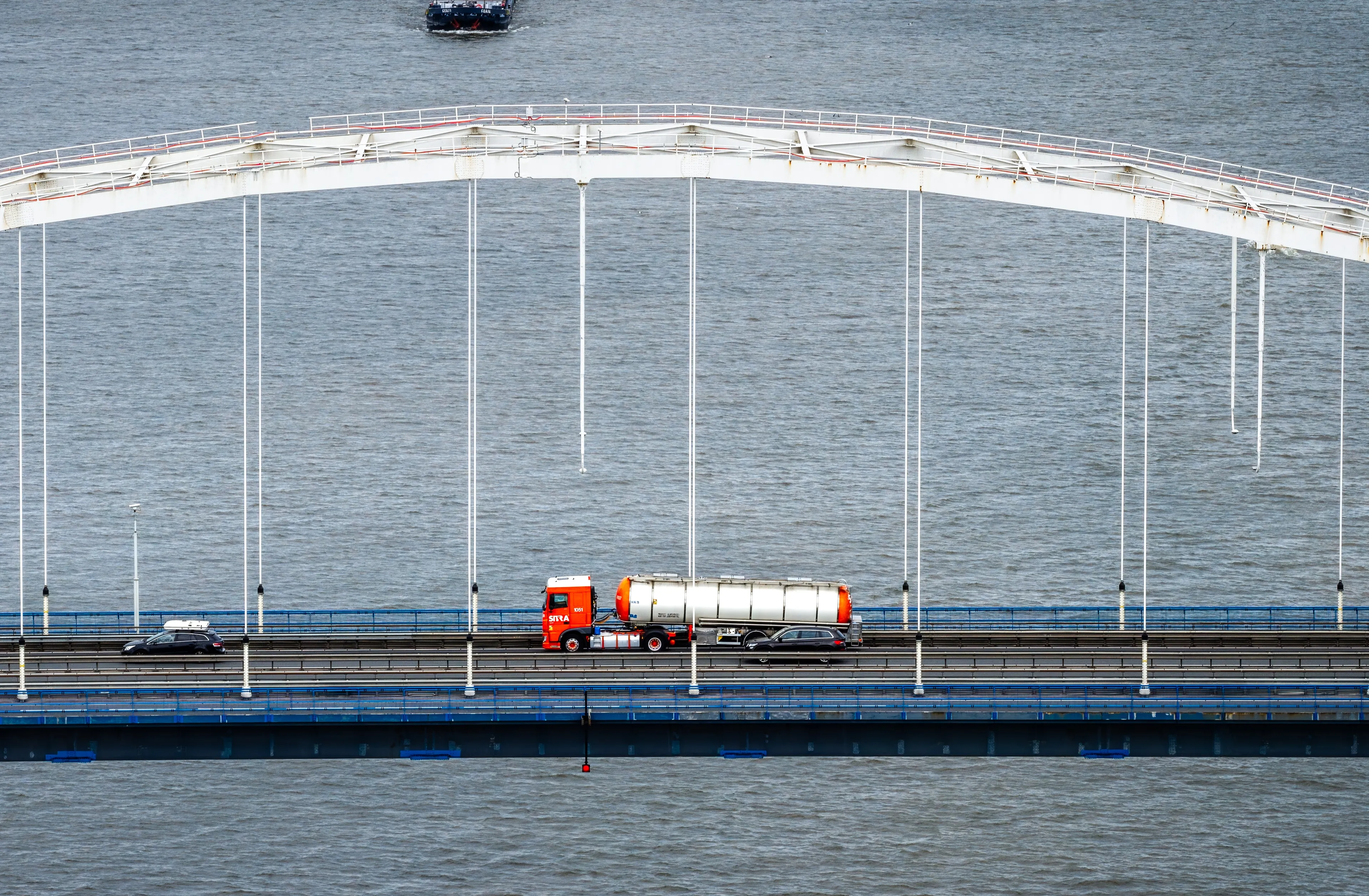 Handhaving vrachtwagenverbod Merwedebrug start dit weekend al