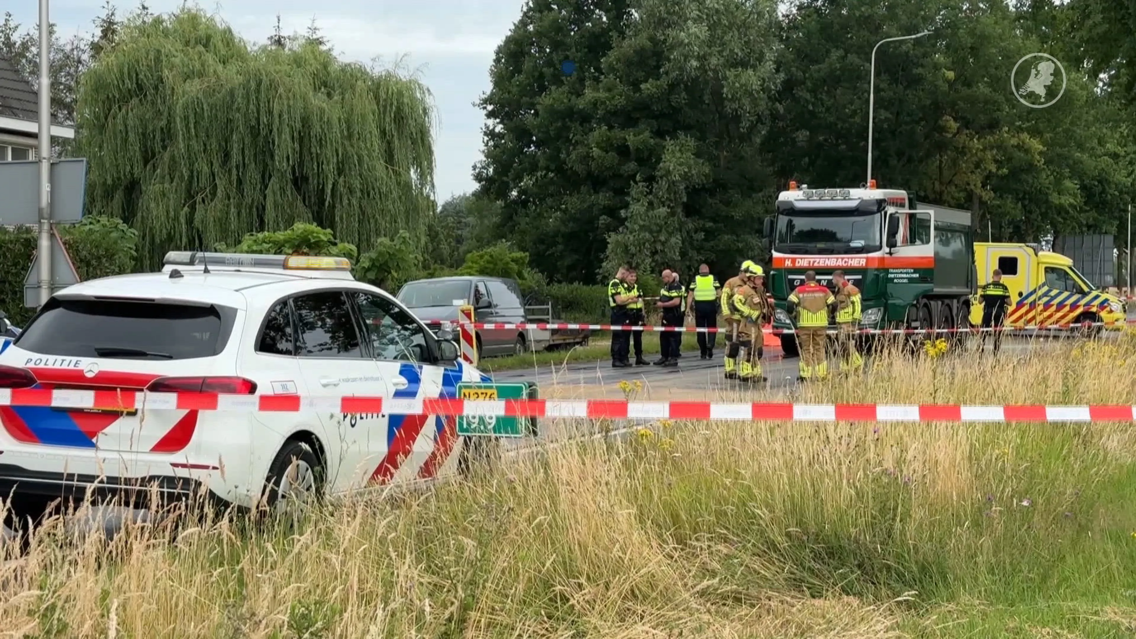 Persoon overlijdt bij werk aan de weg in Born, vrachtwagen betrokken