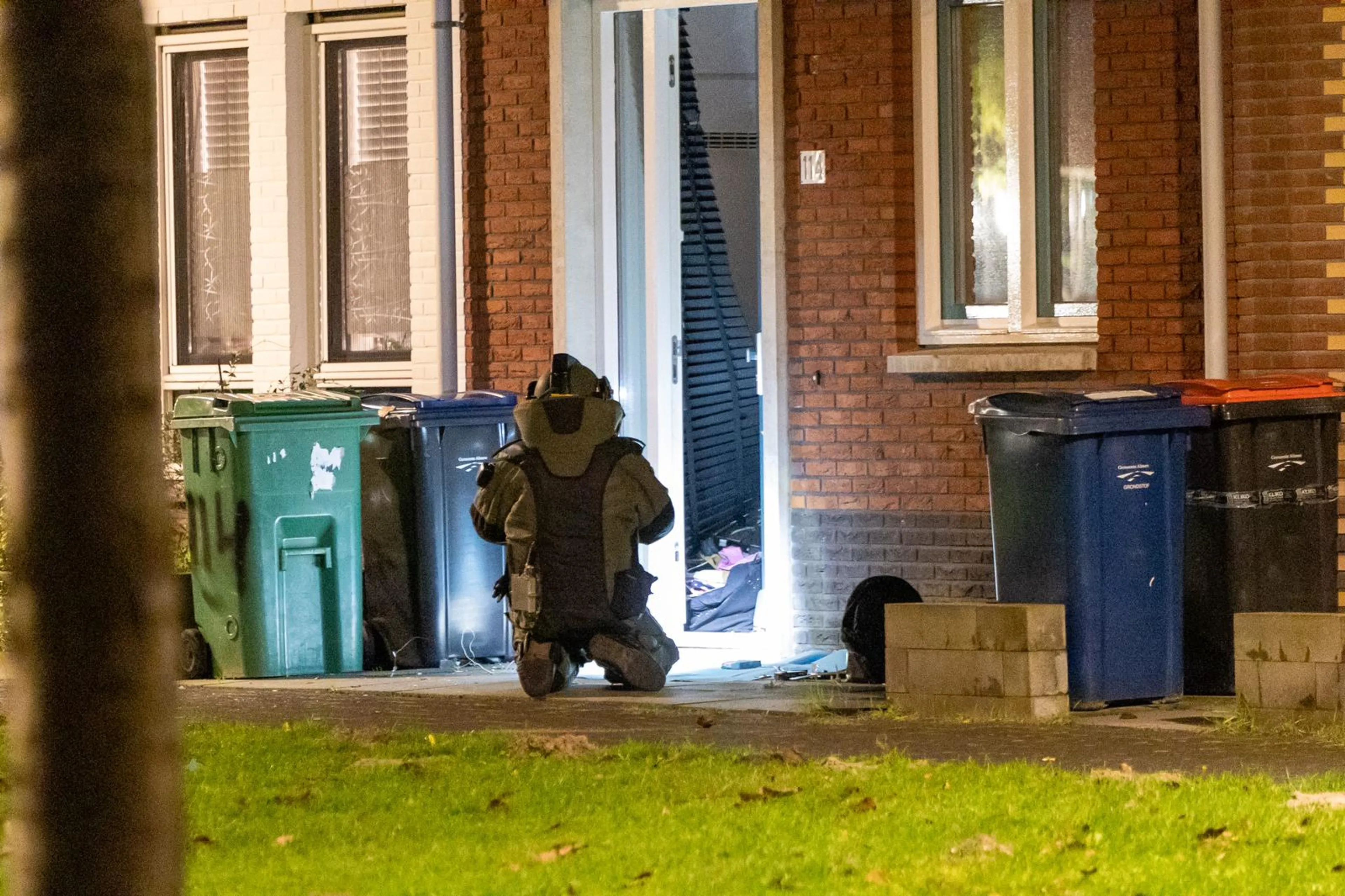 Jongen (16) opgepakt om explosies bij woningen in Almere