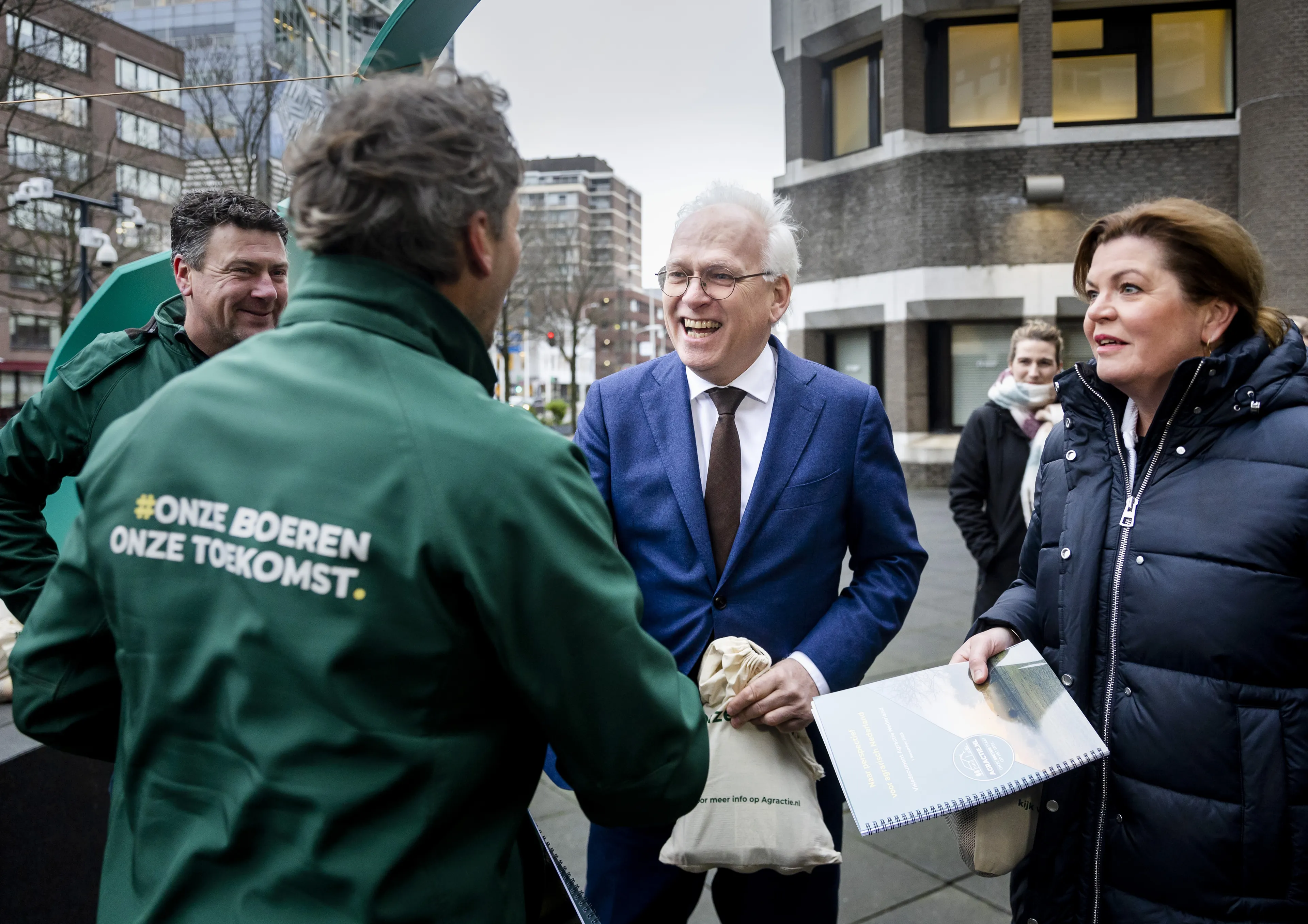 Boeren demonstreren tijdens debat over landbouwbeleid: 'Sterke D66-lijn is niet realistisch voor boeren'