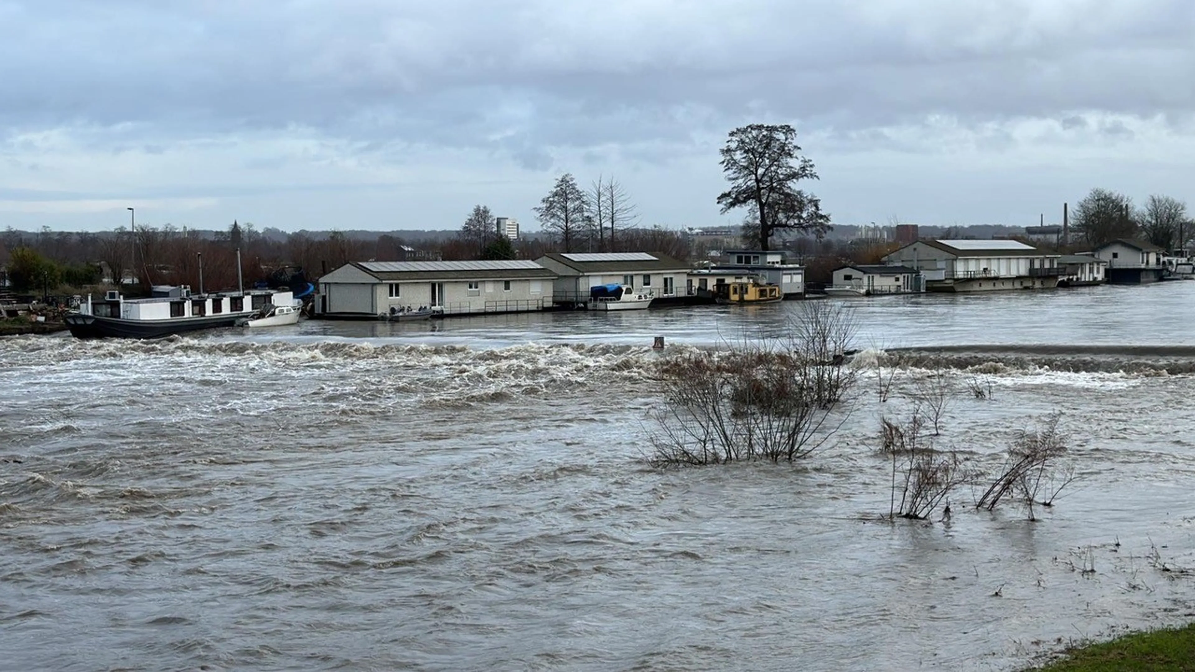 Tien woonbootbewoners in Maastricht mogen terug naar huis