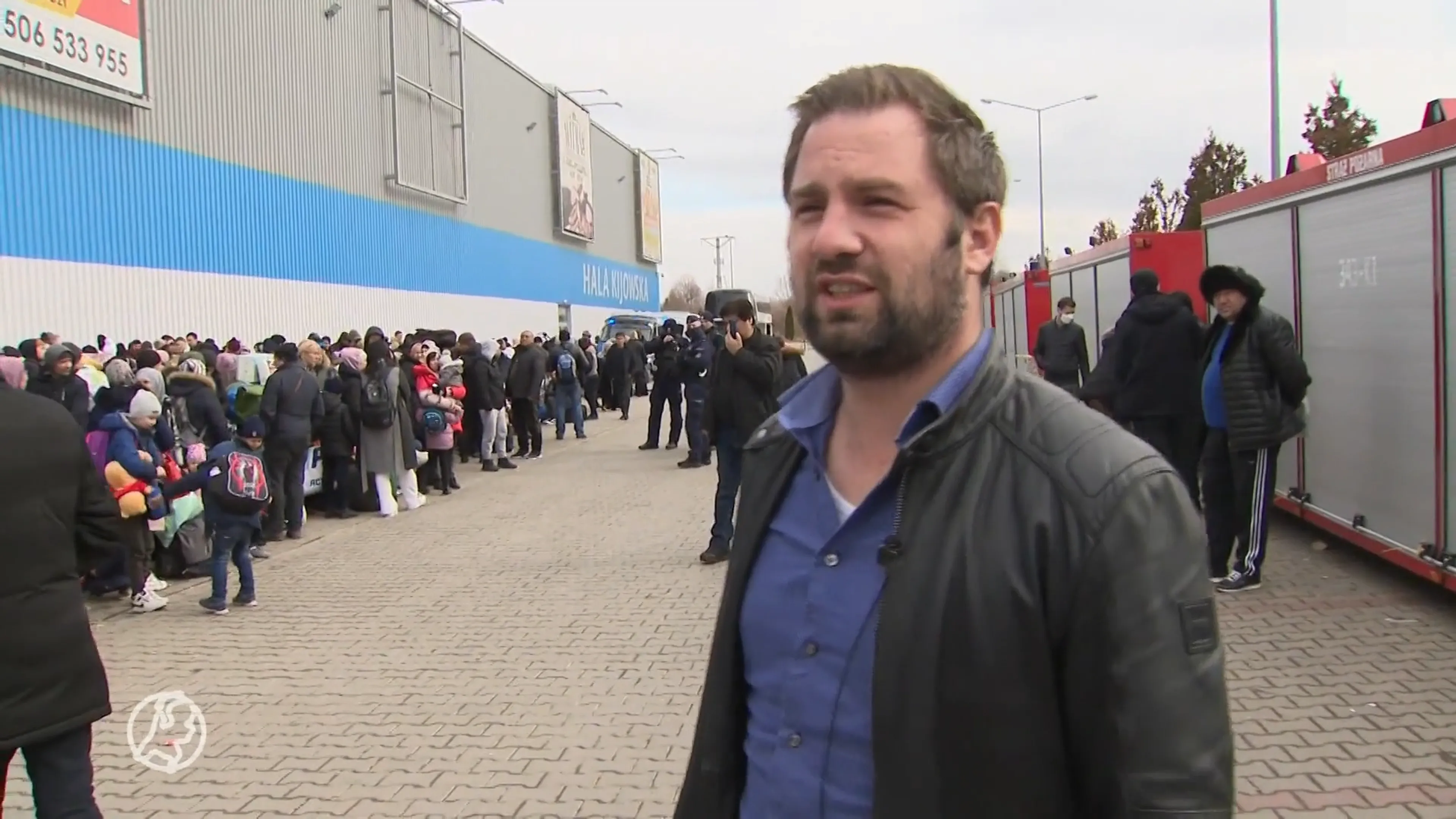 Oscar helpt Oekraïense vluchtelingen aan Poolse grens: 'Sommige mensen staan hier al een paar dagen'