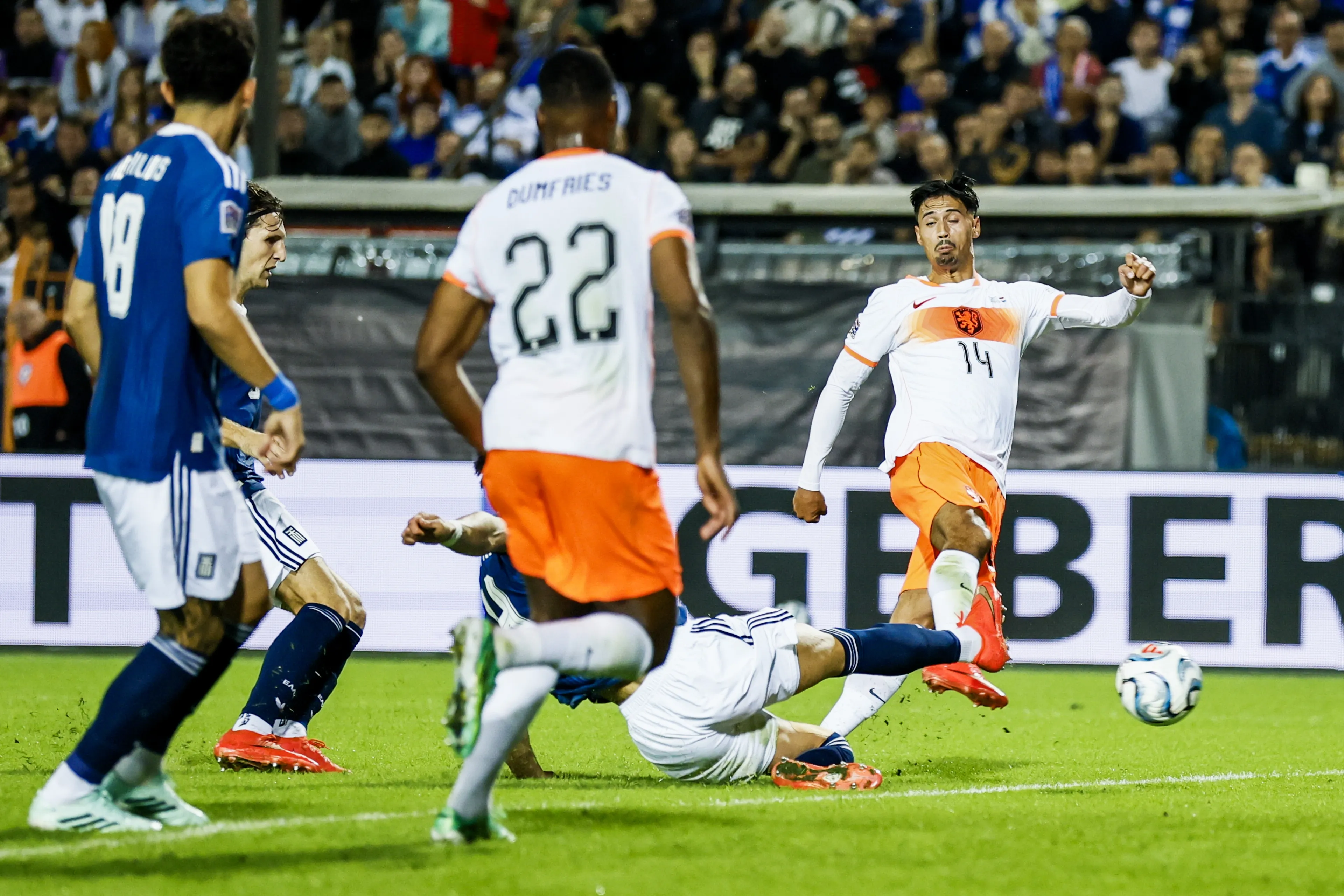 Oranje voorkomt dankzij Reijnders eerste nederlaag in Nations League