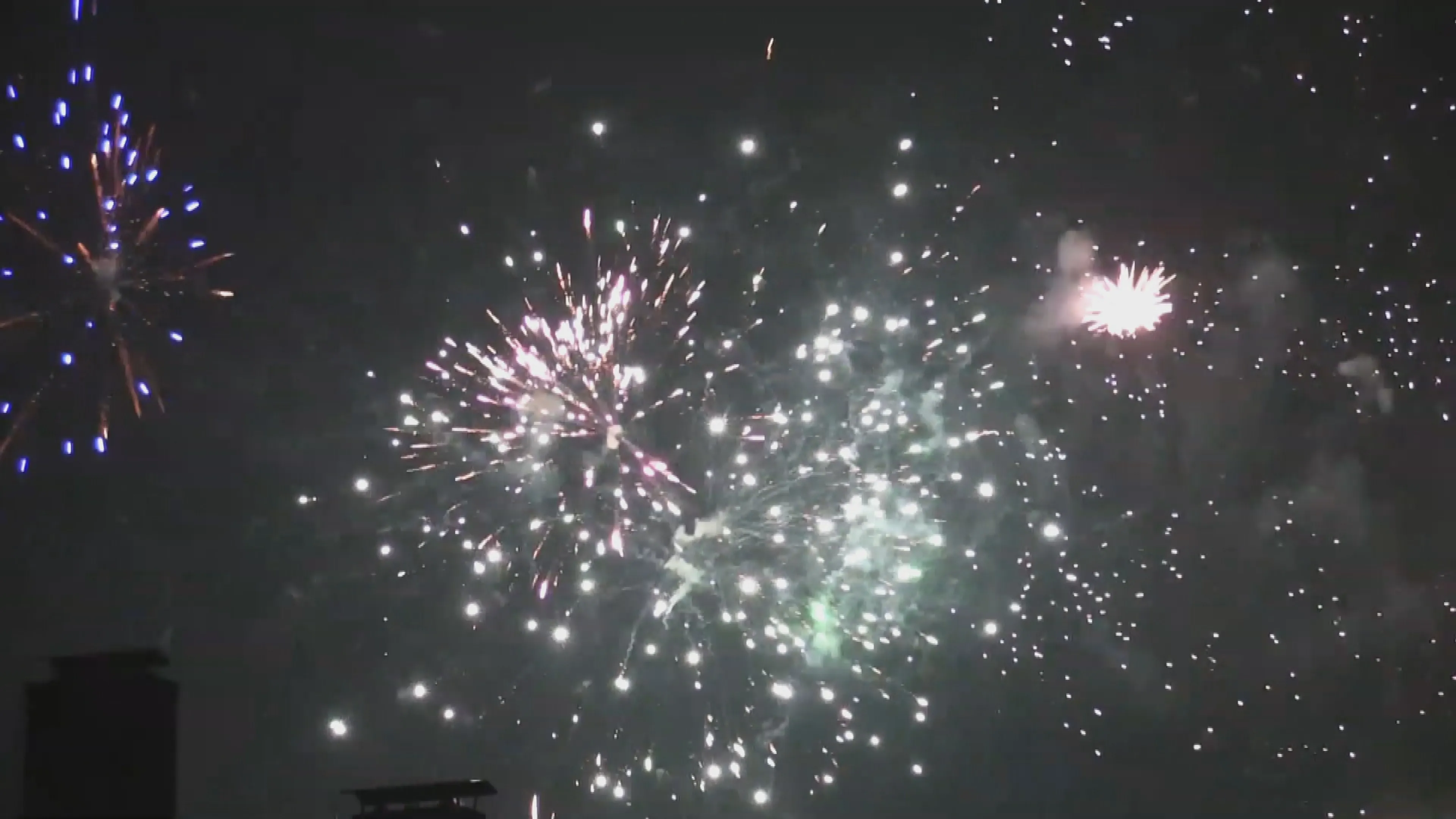 Halsema spreekt uit: geen vuurwerk meer in Amsterdam, ook niet voor verenigingen