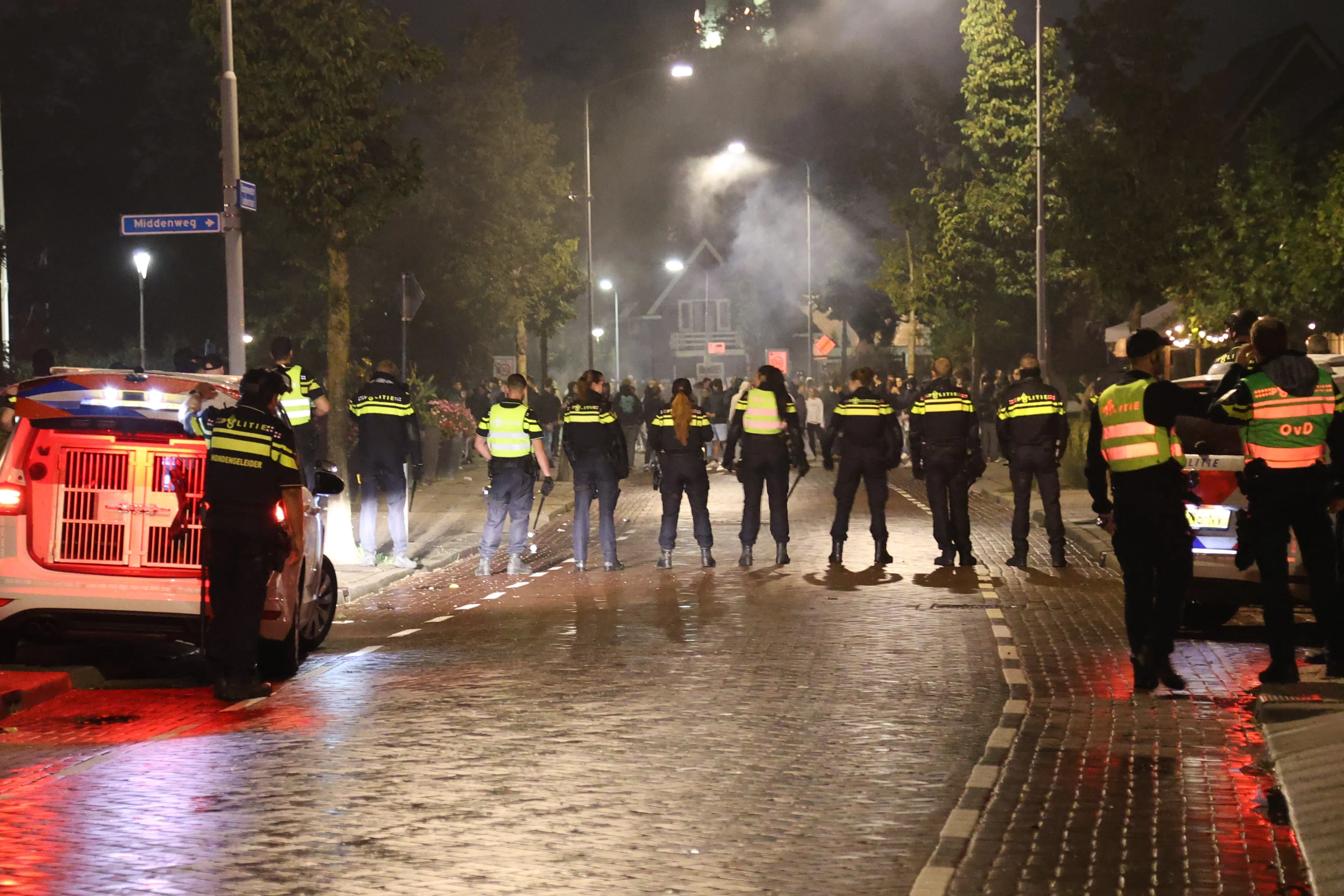 Meerdere mensen aangehouden bij protest tegen azc in Opheusden