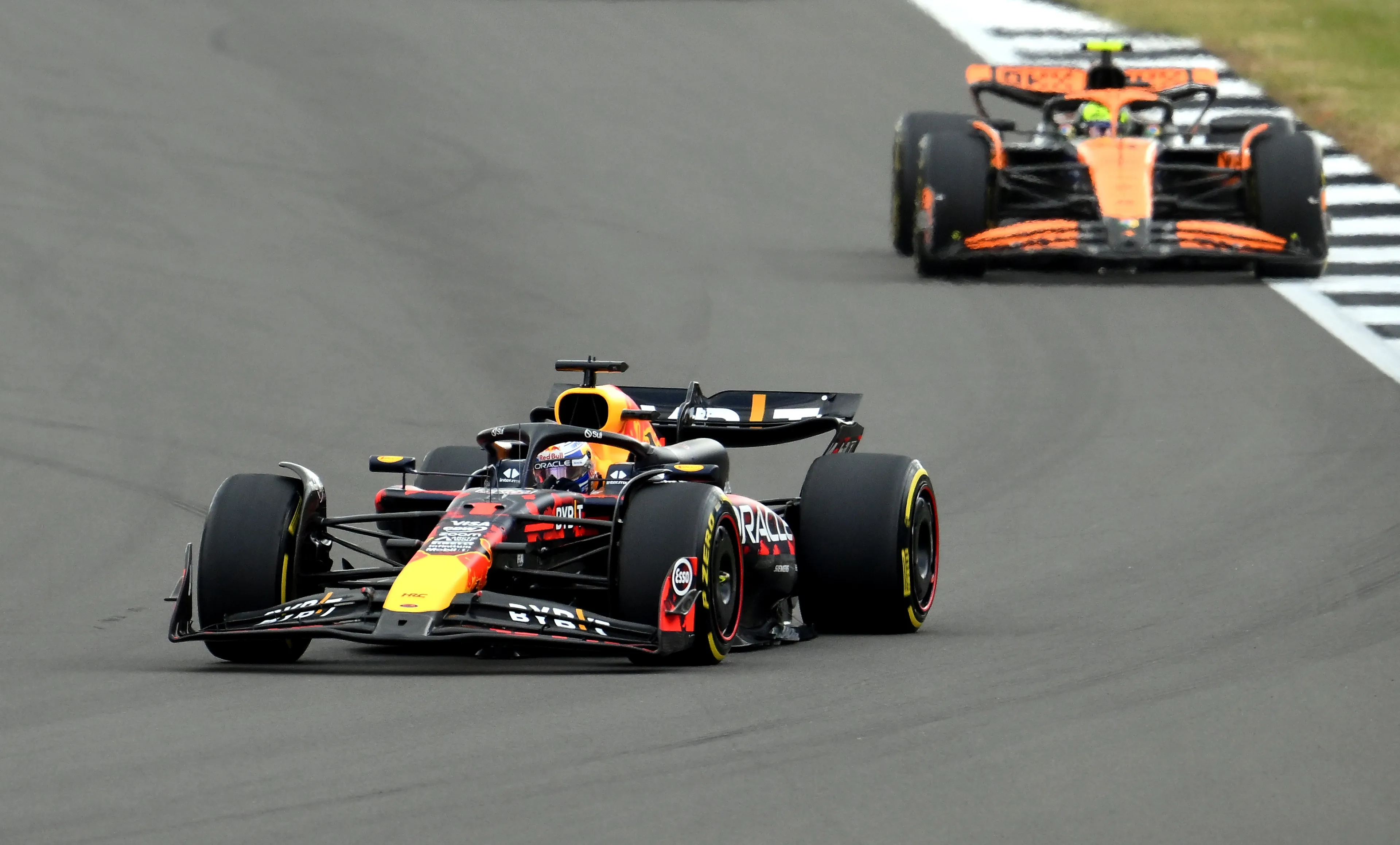 Verstappen vecht zich naar tweede plek in GP van Groot-Brittannië