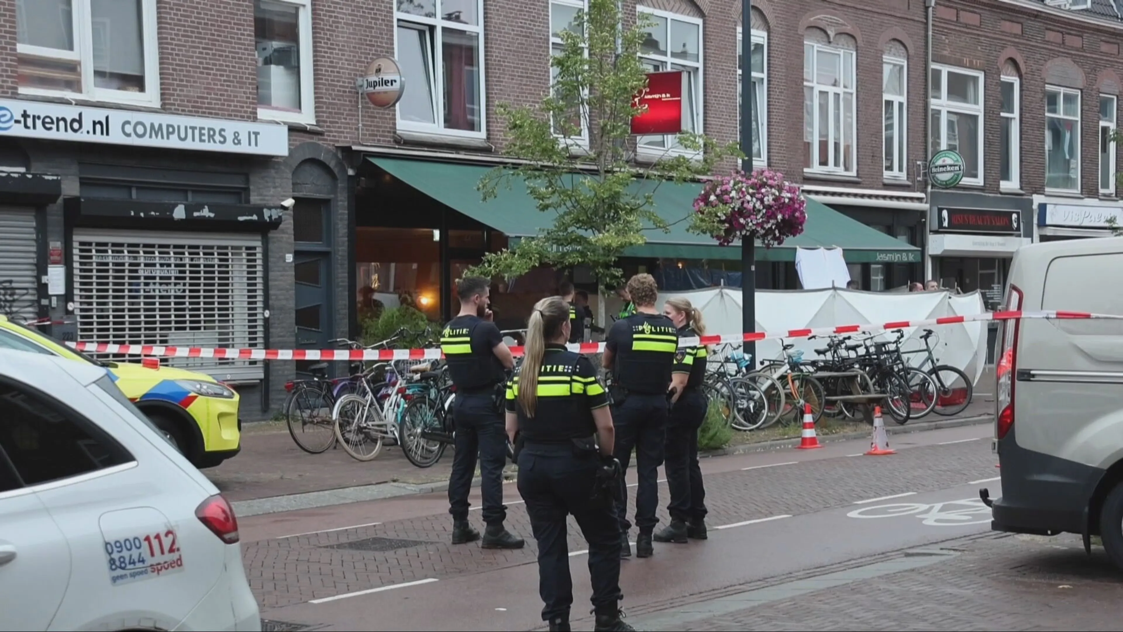 Man doodgestoken in drukke Utrechtse straat, verdachte (43) aangehouden