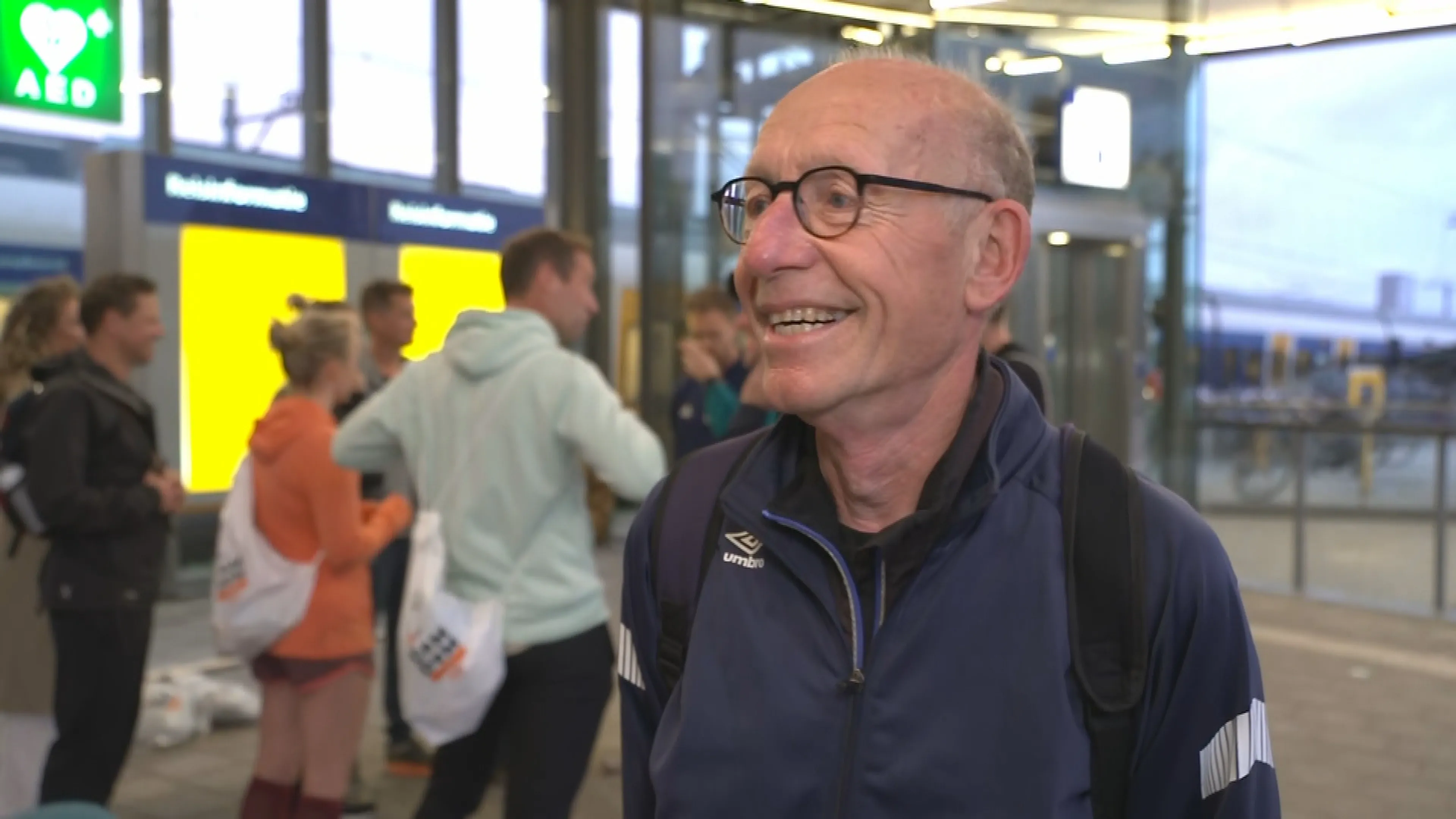 Jan (73) miste geen Dam tot Damloop, familie verrast hem bij 40e keer