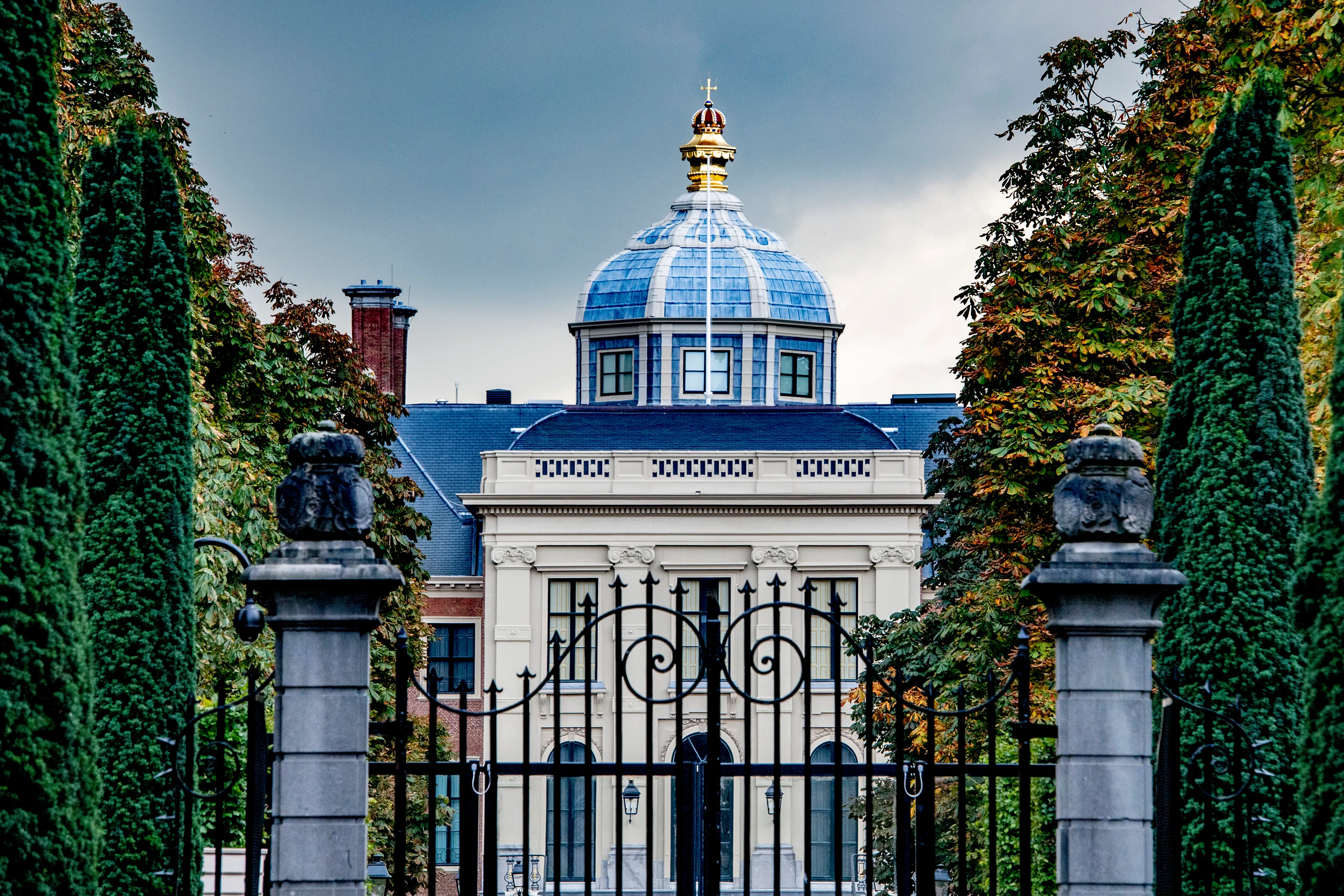 Koning in aanzien gedaald na omstreden vakantie in Griekse villa