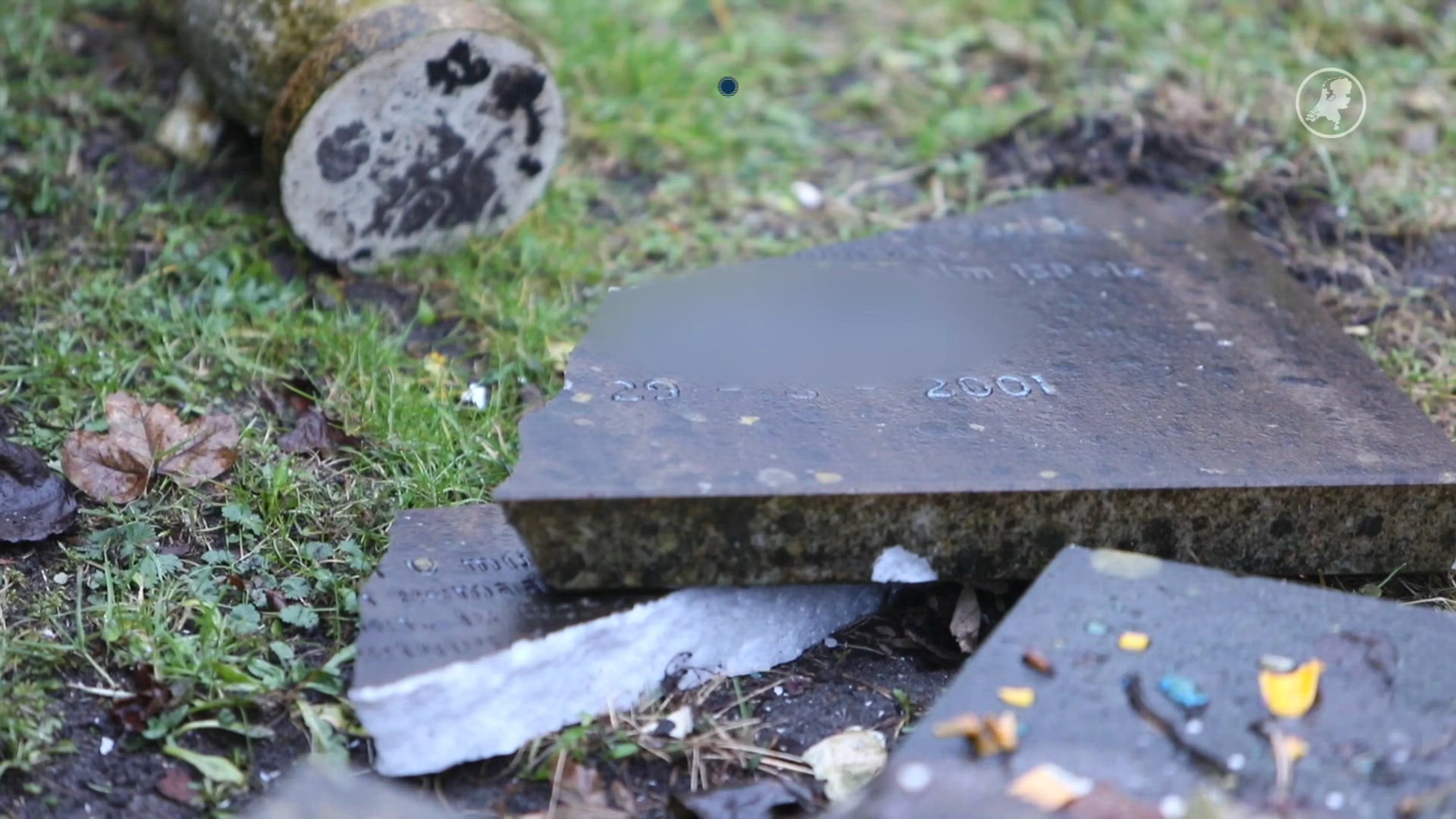 Politie houdt man (33) aan voor vernielen 23 graven op Haagse begraafplaats