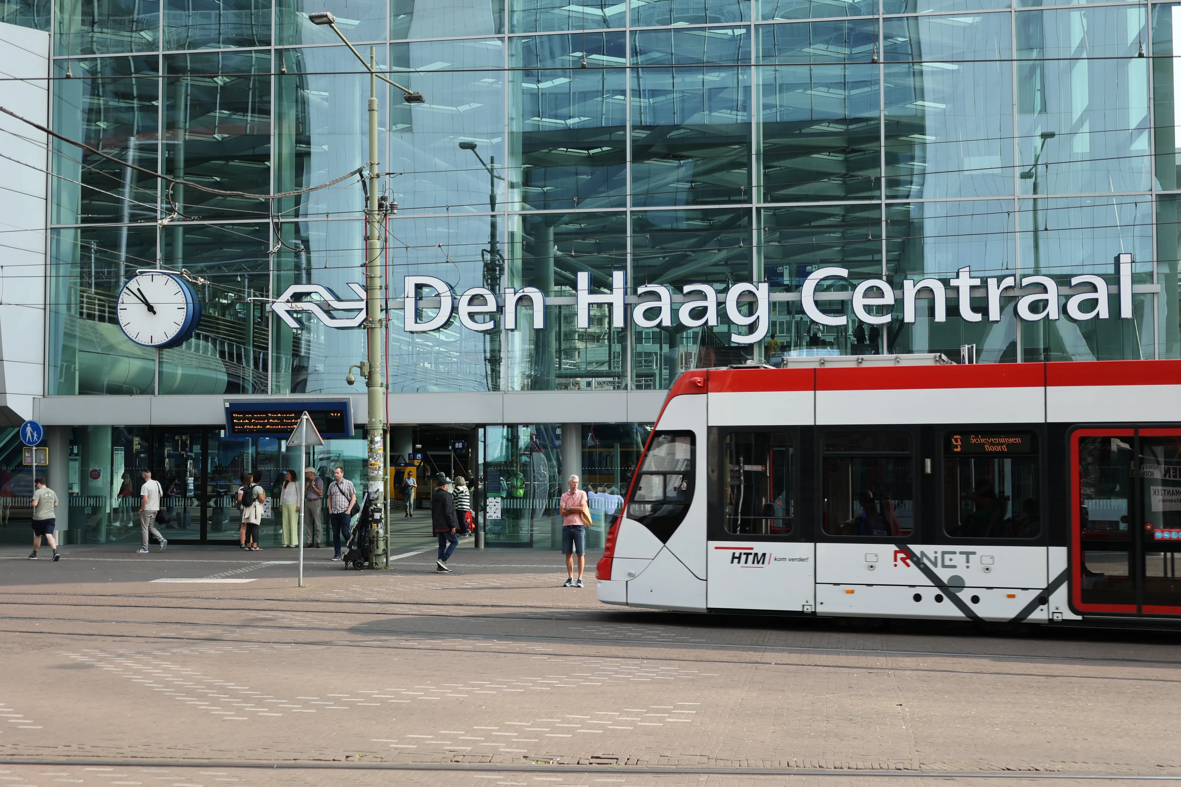 Taakstraf voor vlogger die man uitschold voor homo in Haagse tram