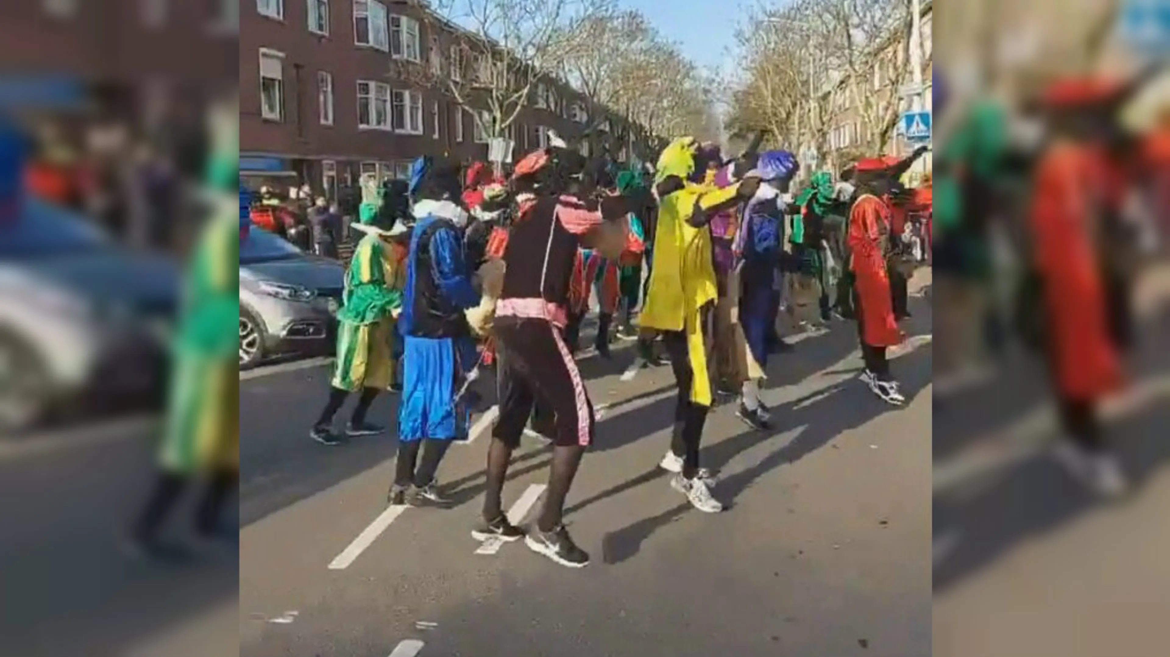 Dansende Zwarte Pieten zetten Den Haag op stelten