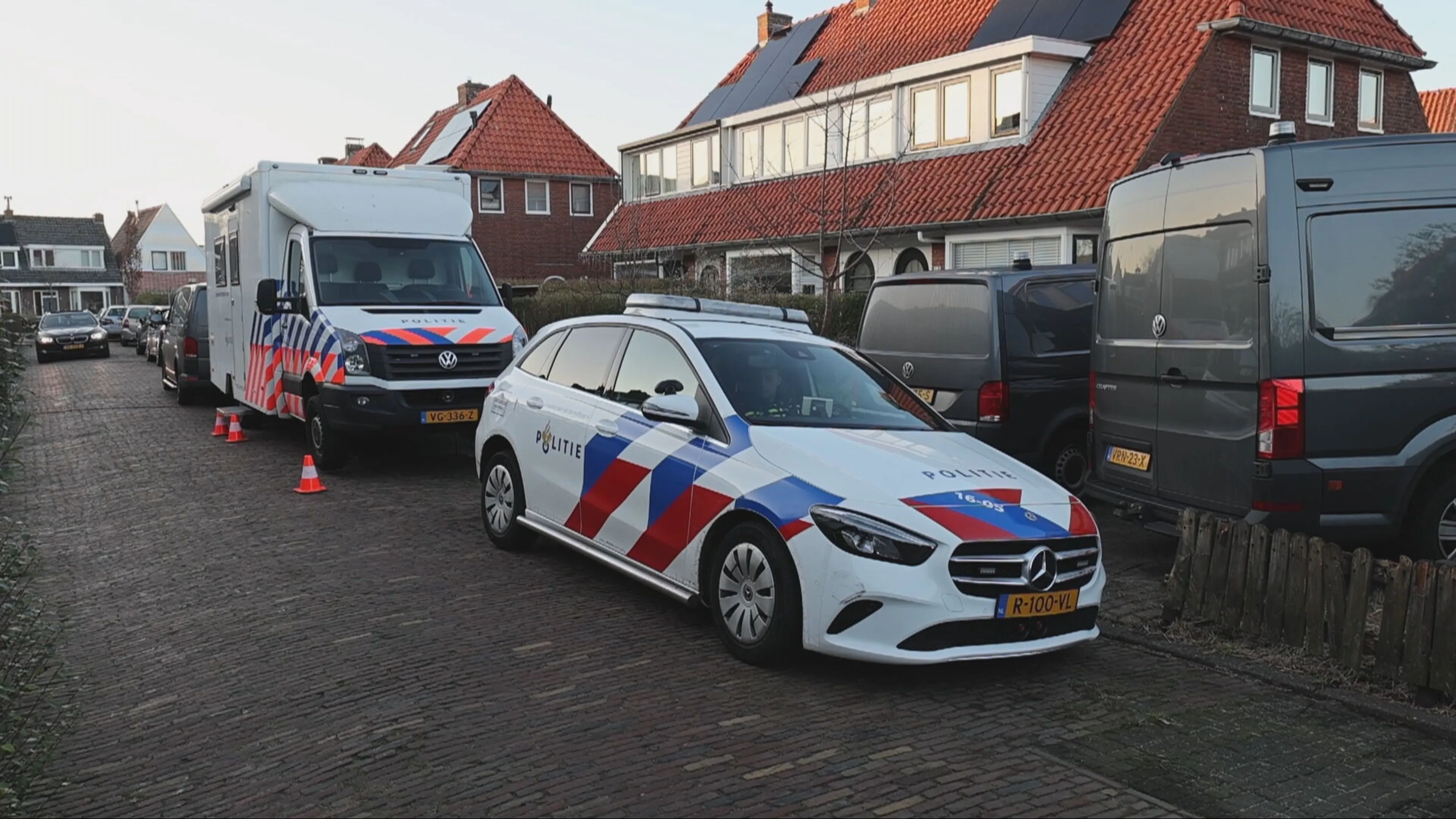 Lichaam gevonden in woning Leeuwarden, politie doet onderzoek
