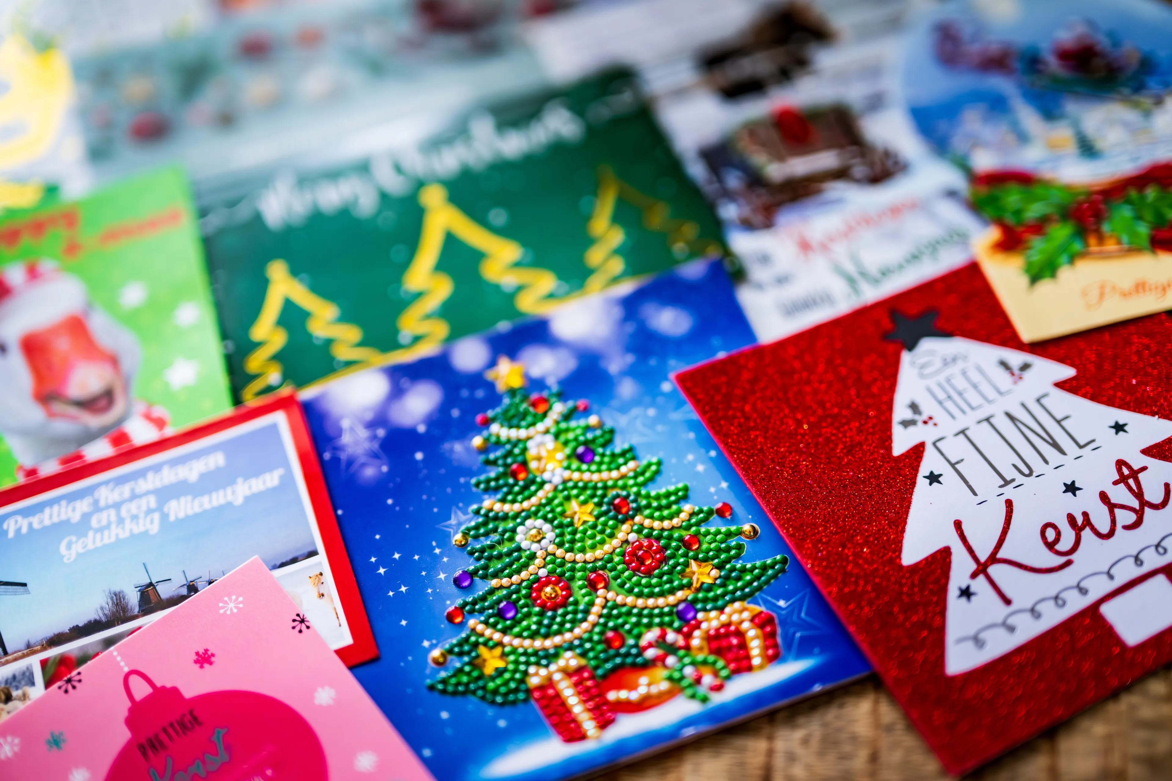Op deze manieren geef jij je kerstkaarten een persoonlijke touch